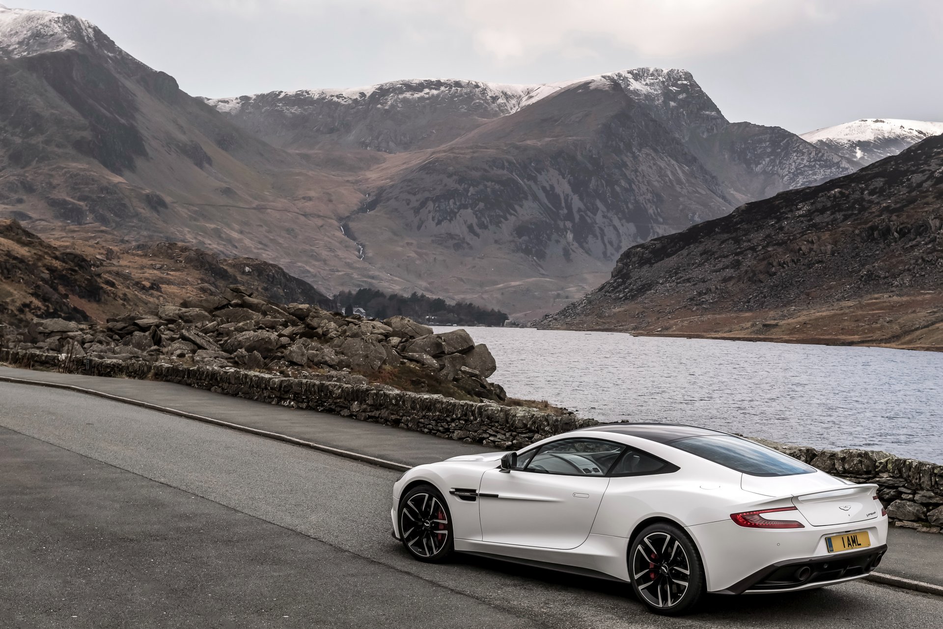 2014 aston martin vanquish carbon white uk-spec vankvish