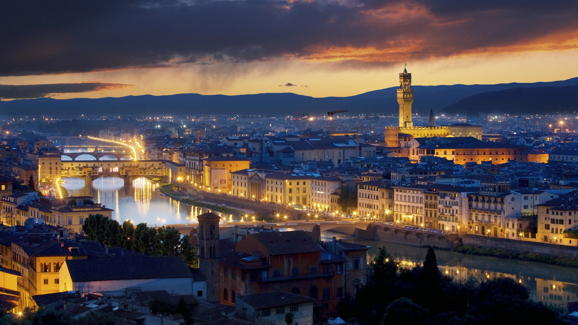 The beauty of Florence at night in the light of phonories