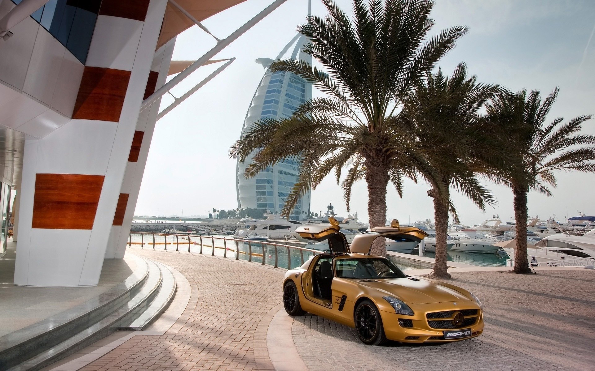 Golden Mercedes in Dubai