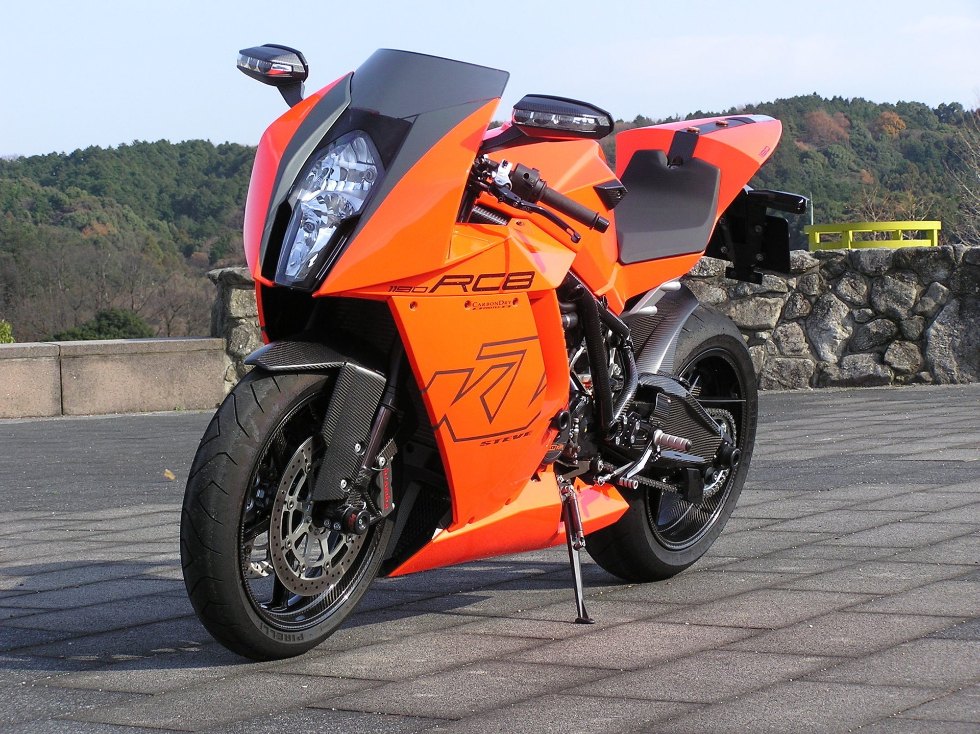 Orange sport bike ktm 1190 rc8