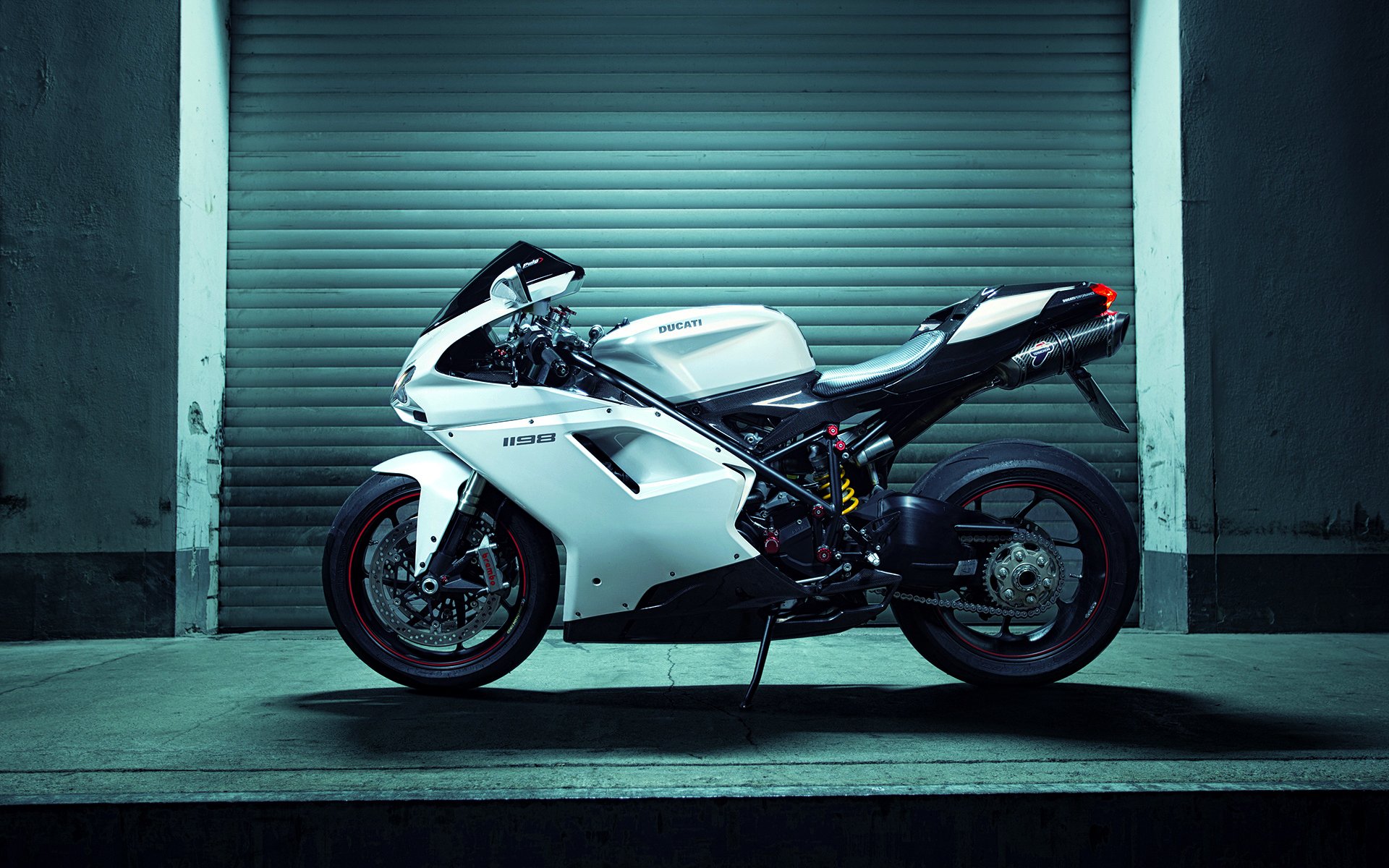 ducati 1198 italian superbike motocycle nigth shooting race side