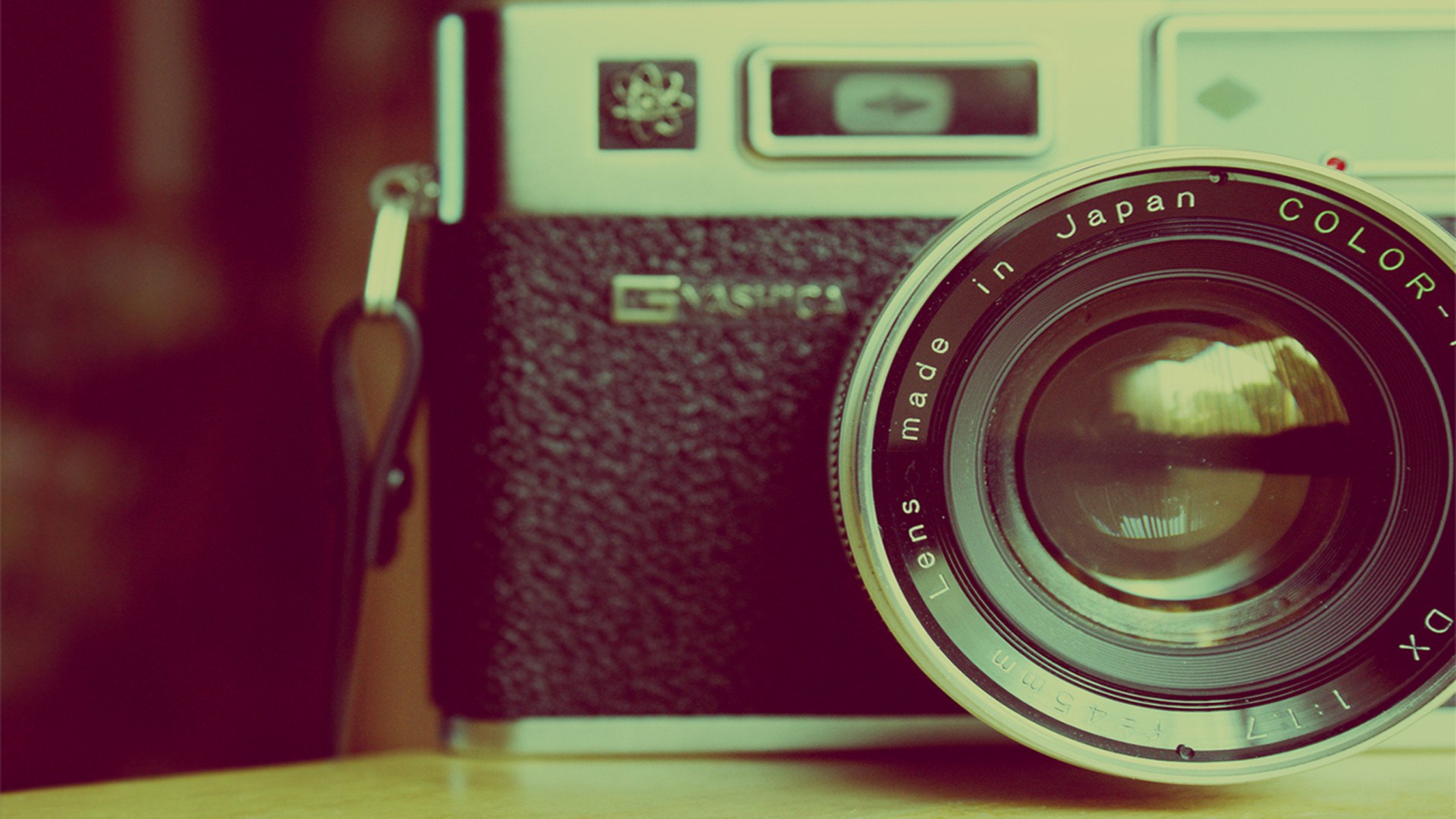 Retro camera in an approximate image