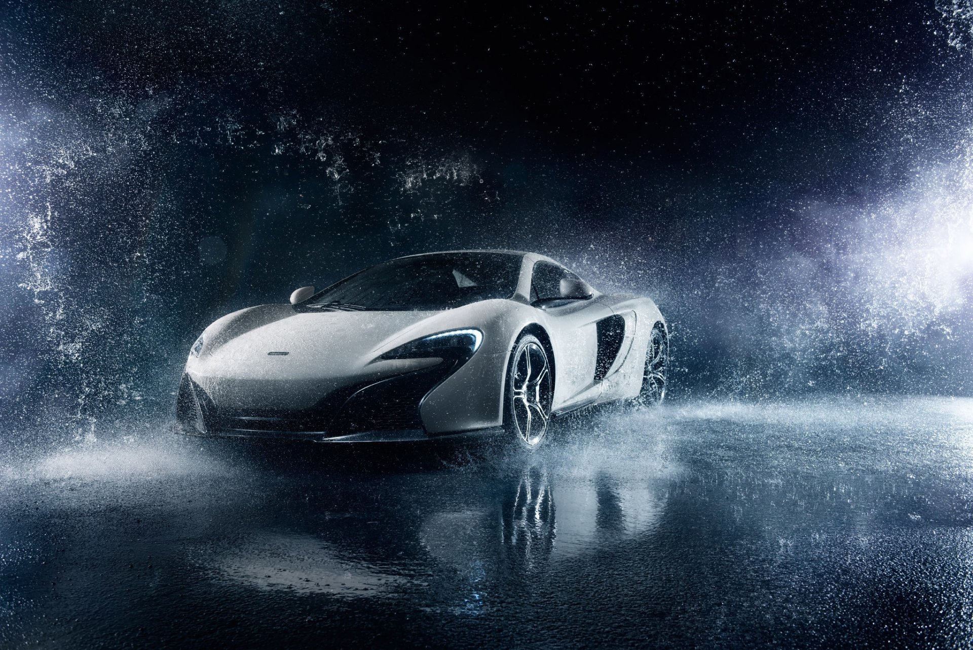 mclaren 650s supercar white front frozen water ligth