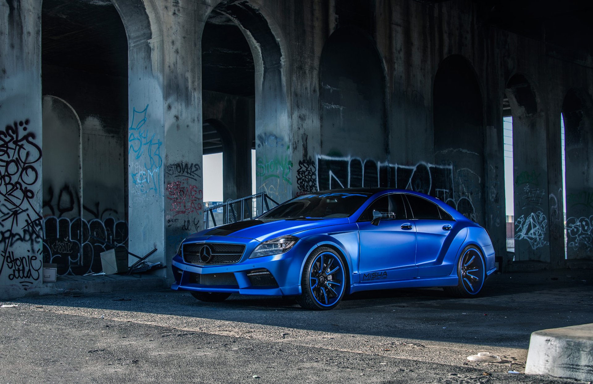 mercedes benz cls550 side front blue