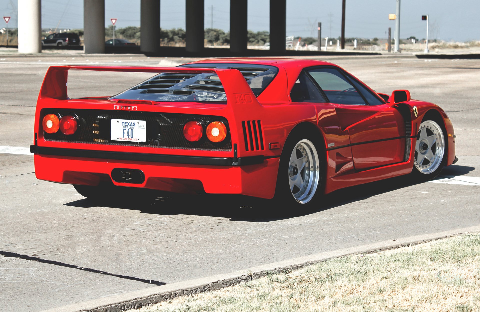 ferrari f40 red back street