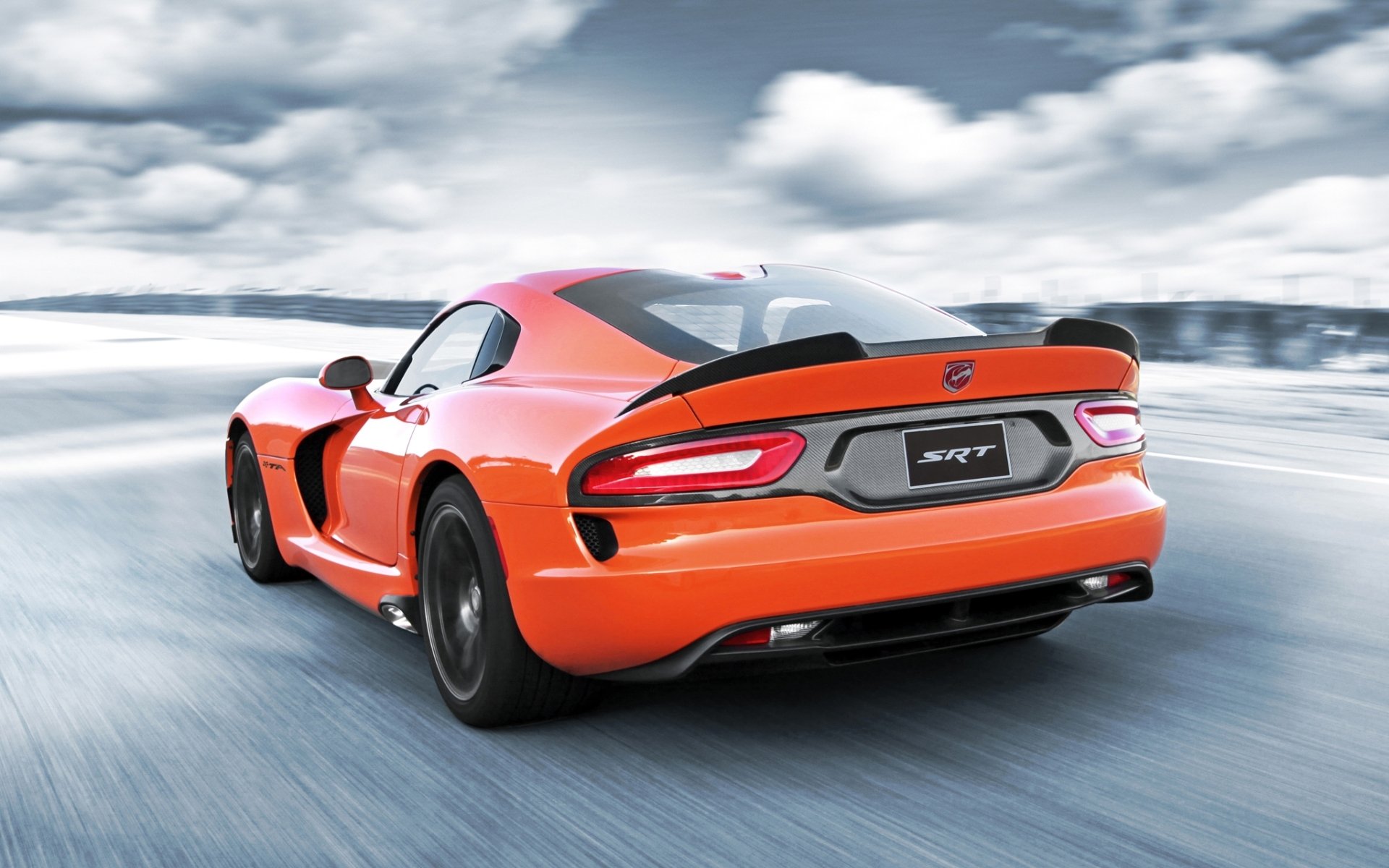 dodge srt viper ta supercar orange rear view sky