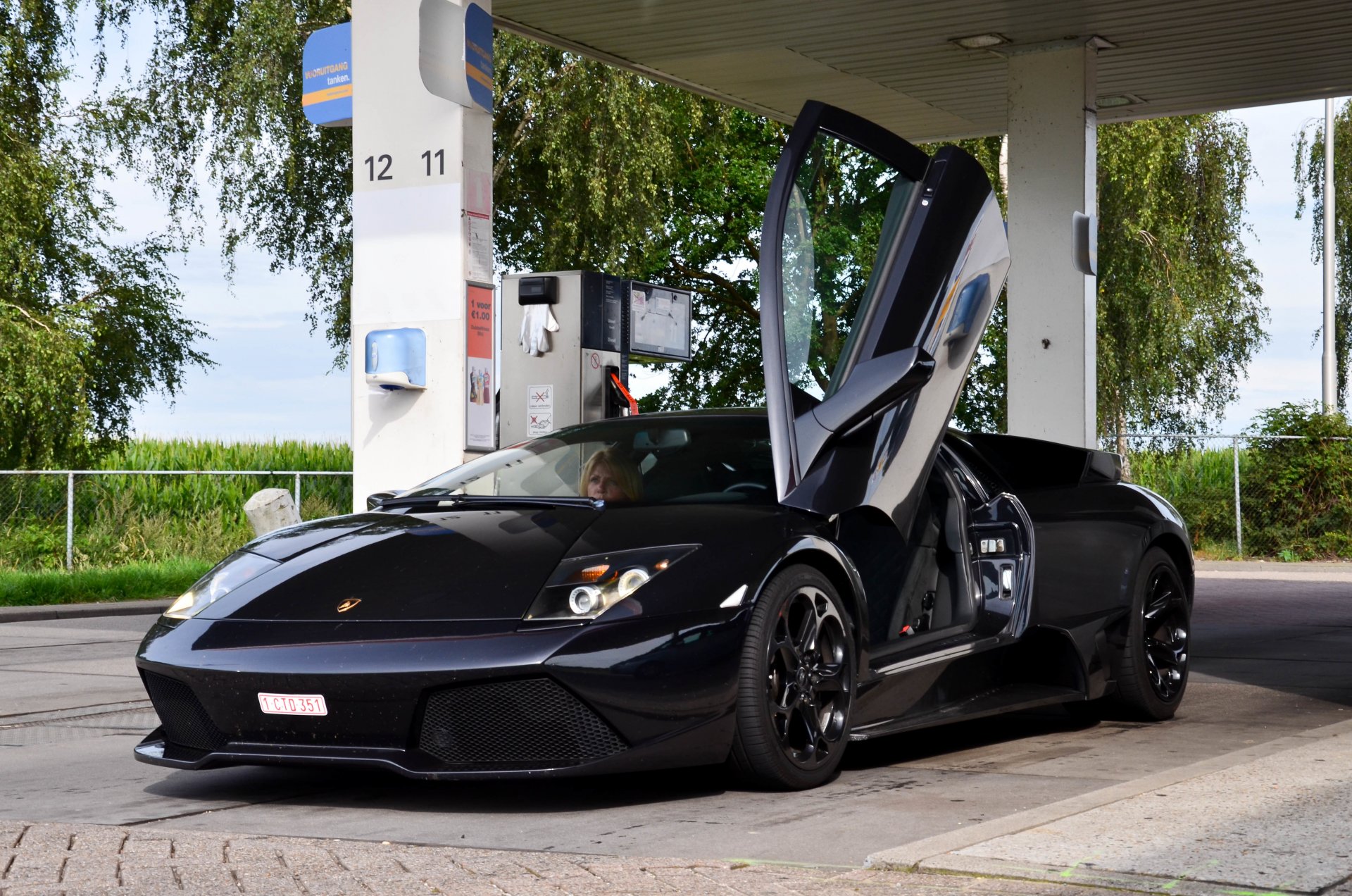 lamborghini murcielago lp640 black murselago view wide-open door filling stations