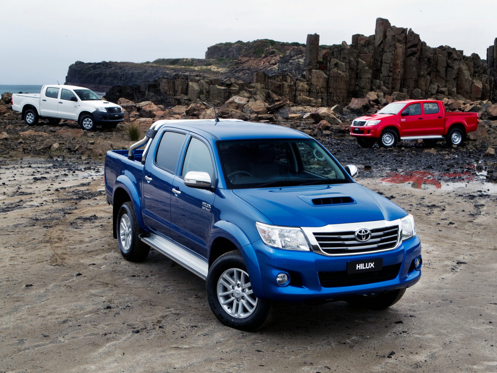 toyota hilux picup car auto wallpapers japan truck wallpaper white blue red