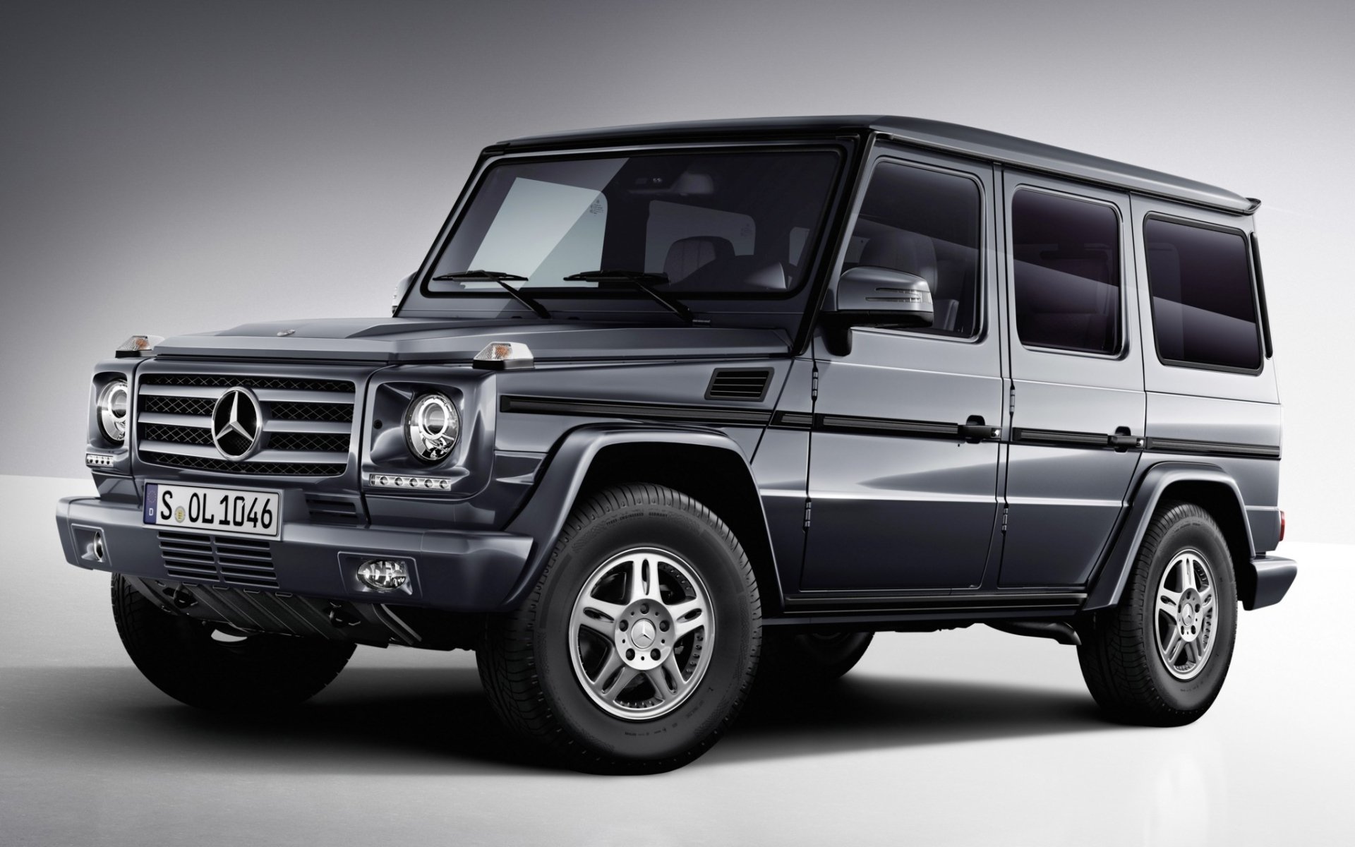 mercedes-benz g350 bluetec g-kiasse gelandewagen mercedes g- class gelendvagen jeep suv front background