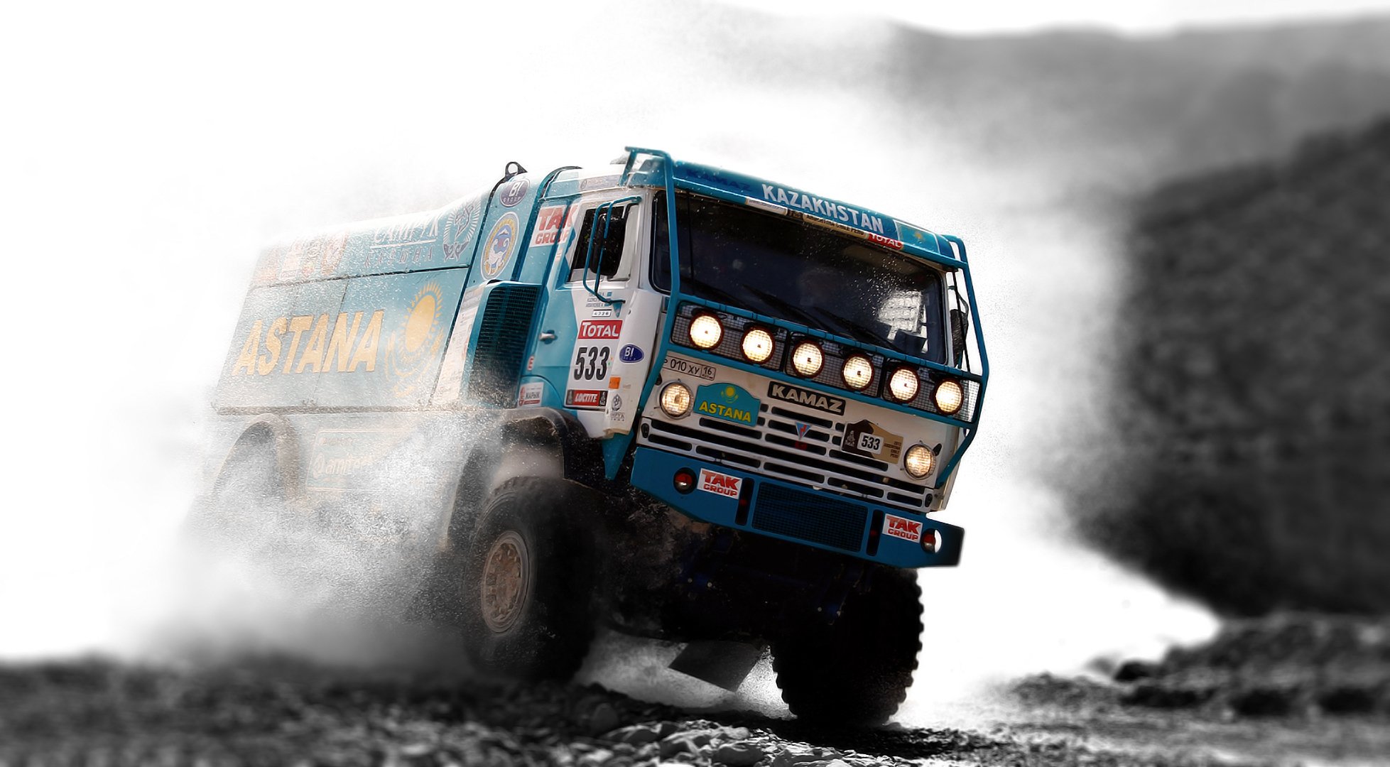 kamaz truck machine blue dakar rally front water spray sports race