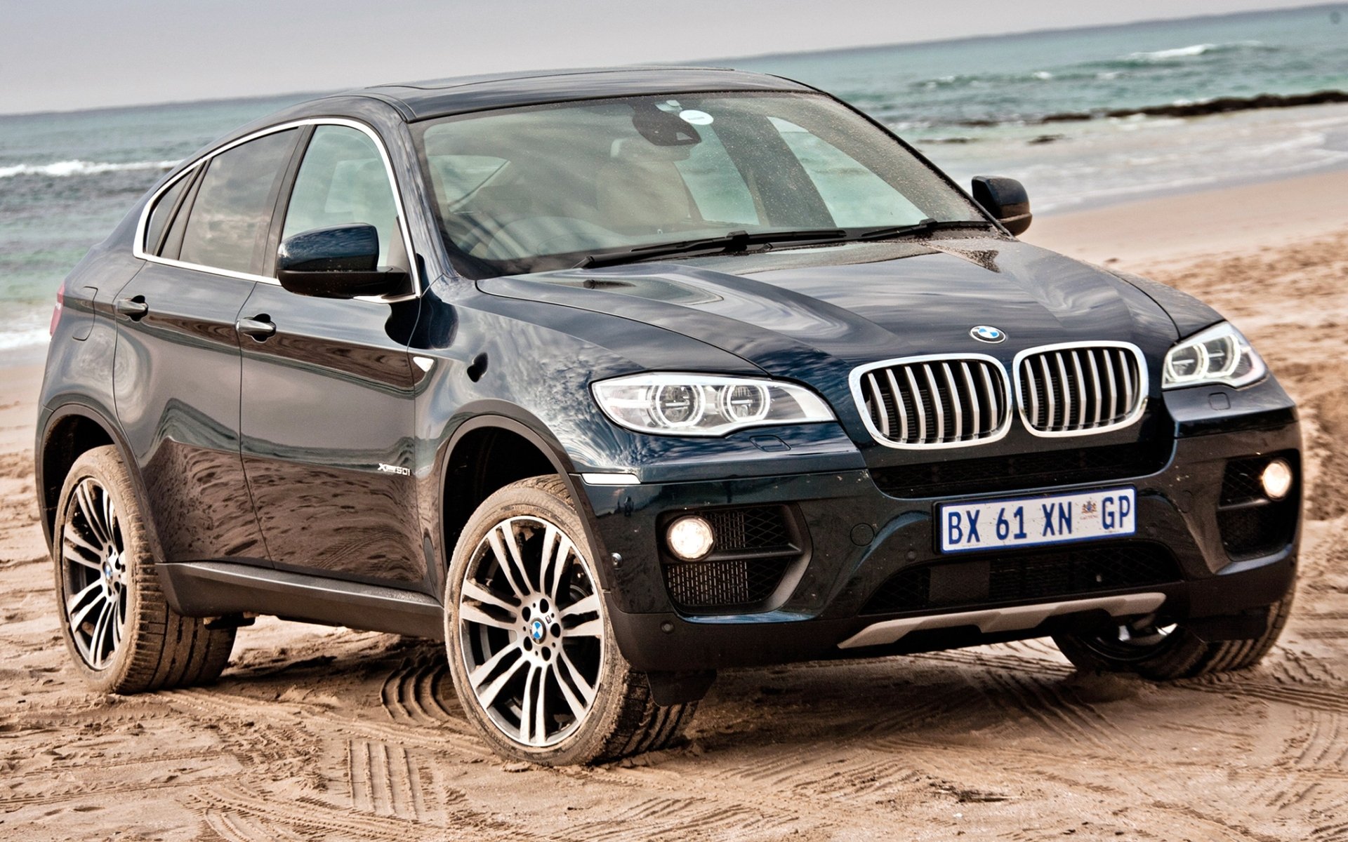 bmw x6 xdrive50i iks6 jeep front blue plyazh.pesok horizon is littered with