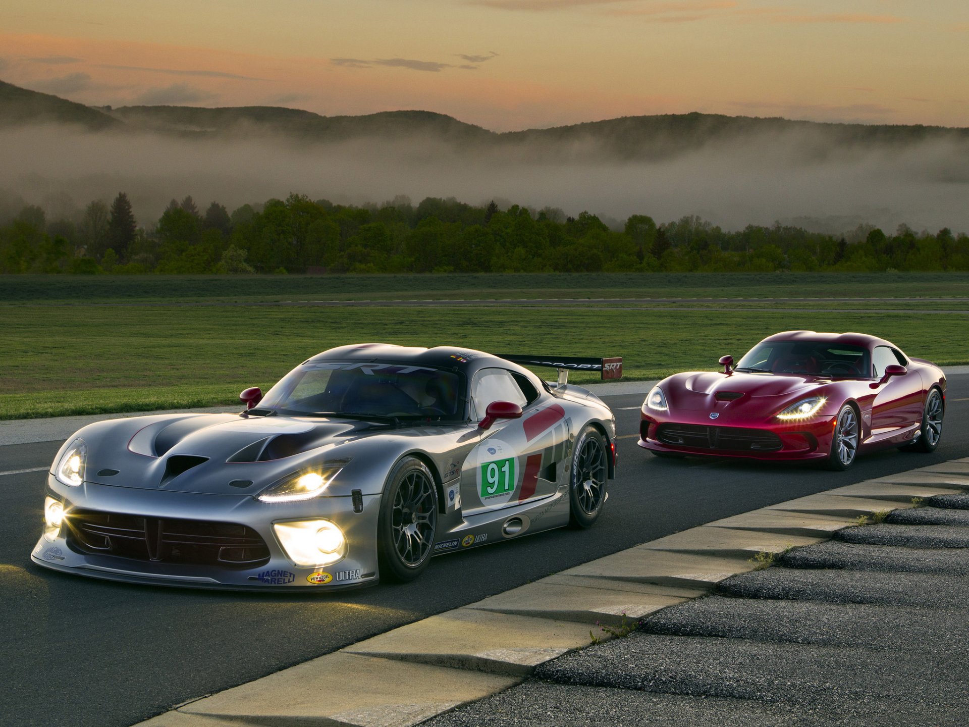 srt dodge viper gts gts-r chrysler group stryker street and racing technology drivesrt american le mans series american supercar raceway