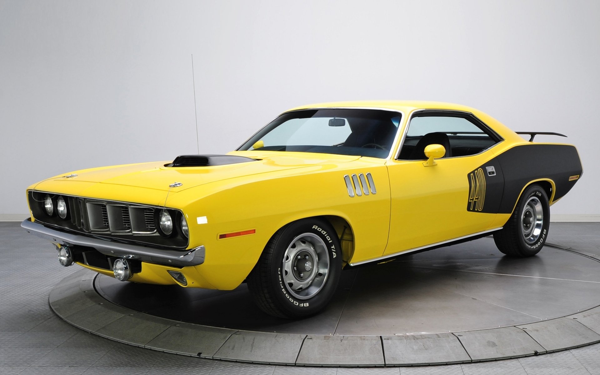 plymouth cuda 1971 where barracuda front muscle car yellow background