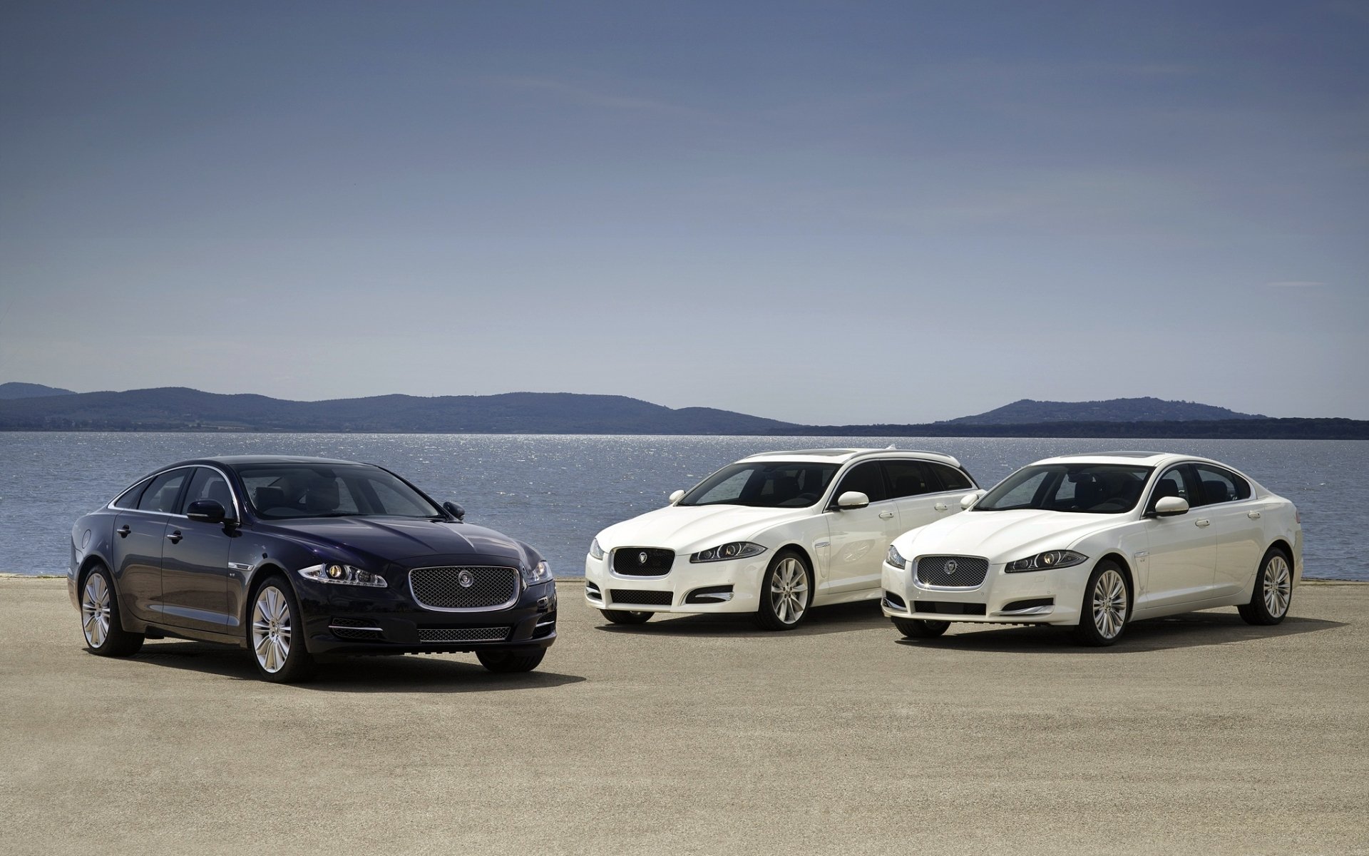 jaguar xj xf iksdzhey iksef sedan estate blue white front water horizon sky