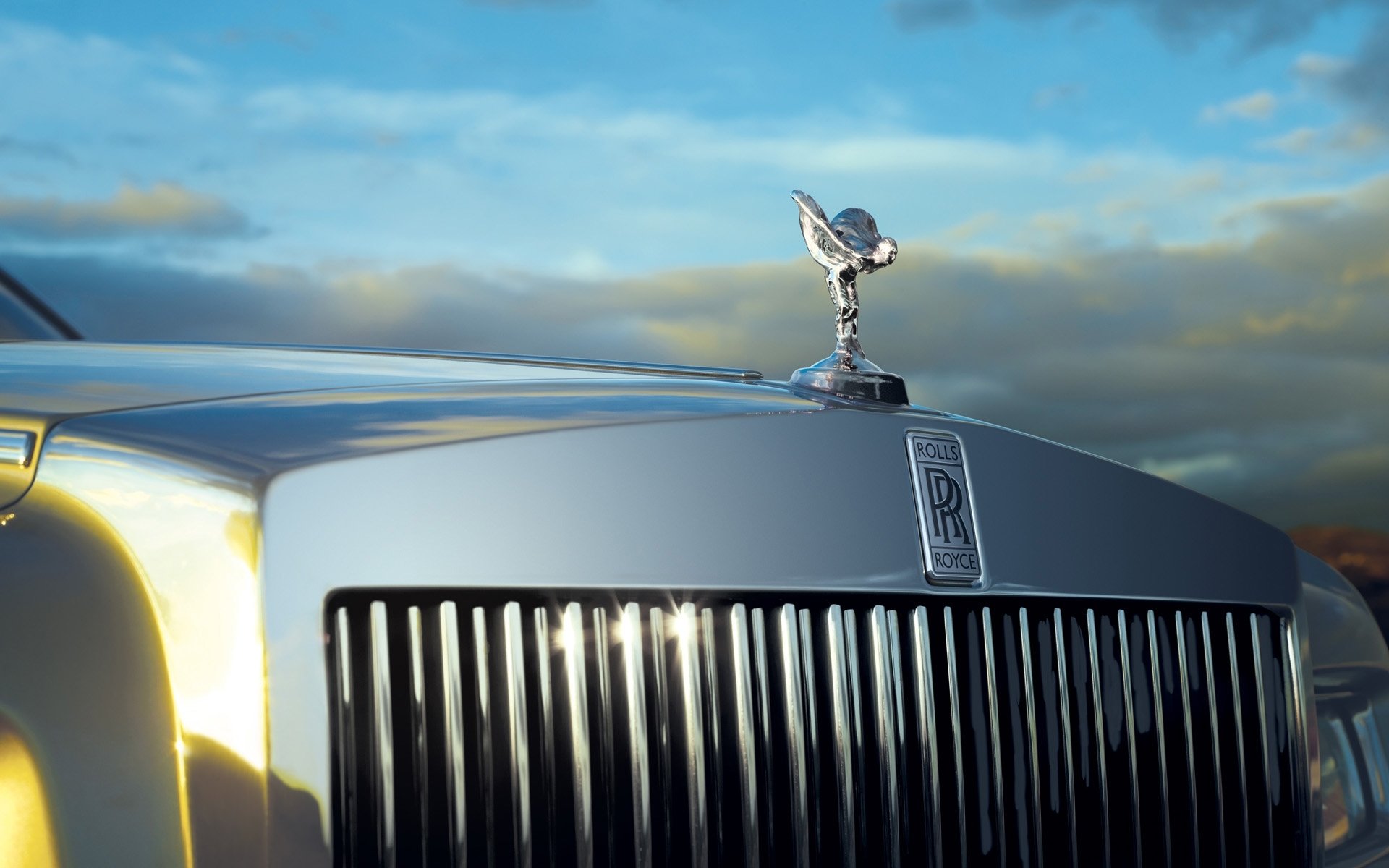 rolls royce phantom limousine grille spirit of ecstasy sky