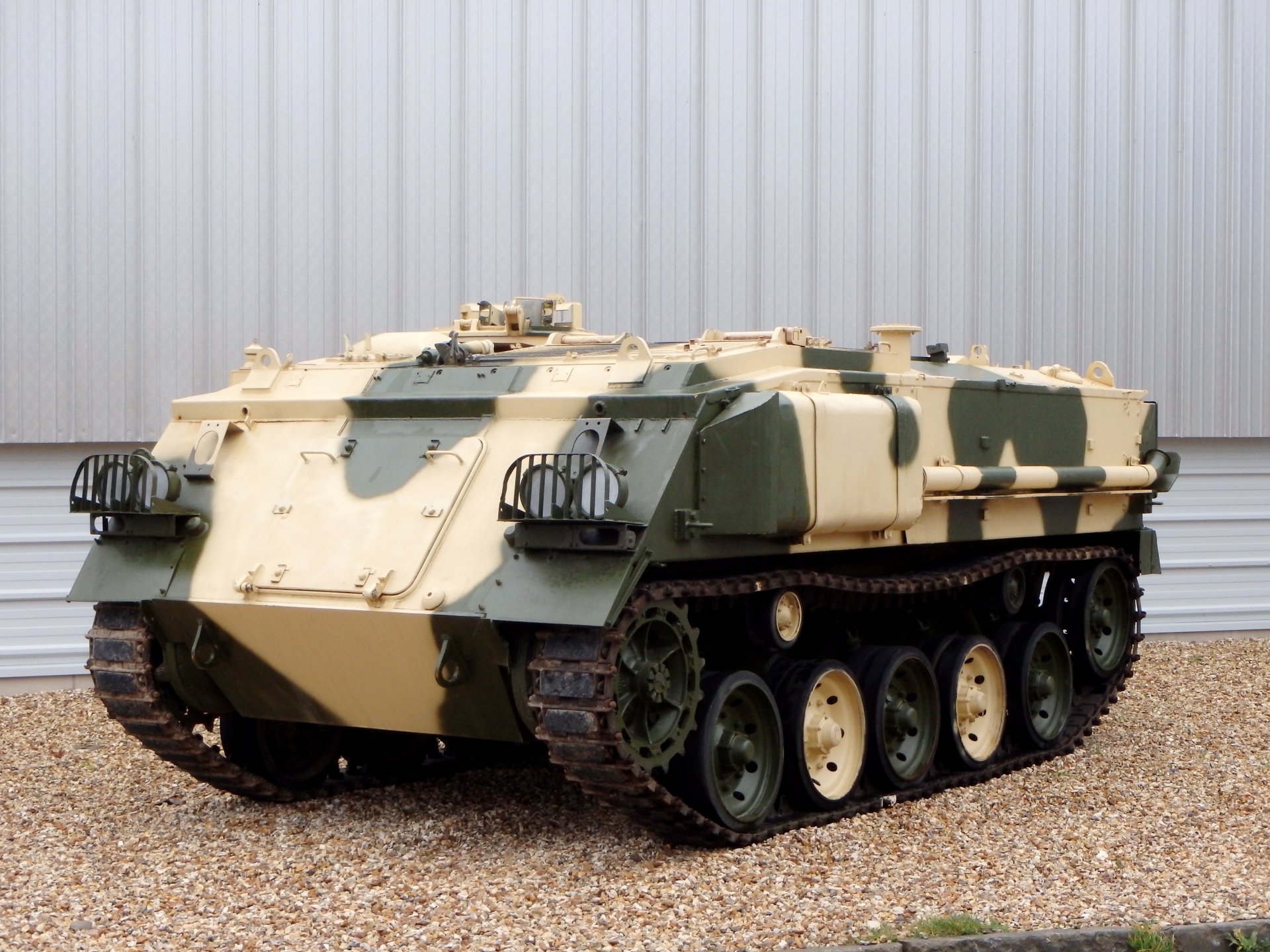 fv432 & quot; troudzhen & quot; uk armored personnel carrier 1960 camouflage coloring