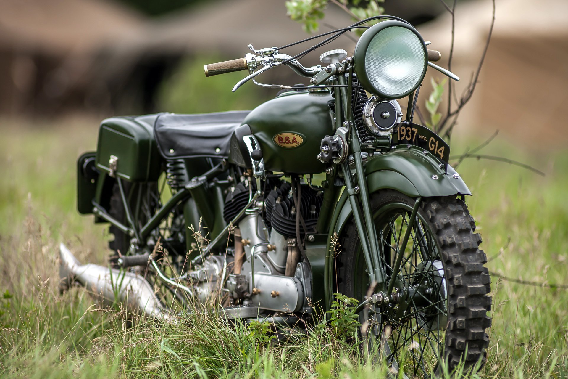 bsa g14 uk bike 2 -cylinder v- shaped nizhneklapannym engine power 25 hp comfortable riding incl rough area manufacturer birmingham small arms company 1937 . engines of war international rally militar