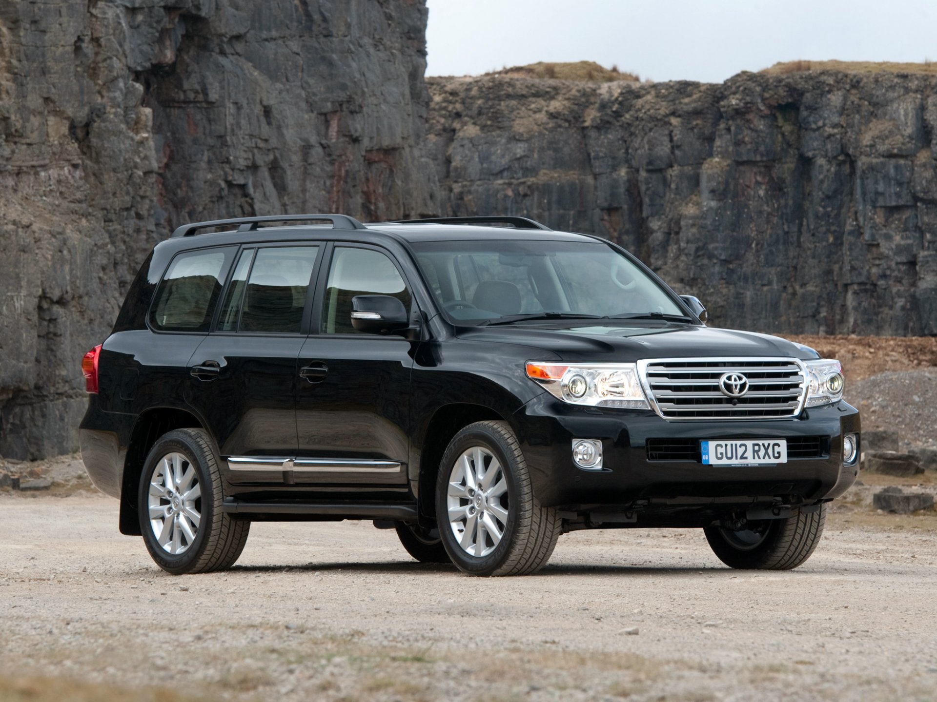 toyota land cruiser tlc 200 car auto wallpapers v8 uk-spec japan black tlk 200 suv jeep kruzak wallpaper english version england mountain stones