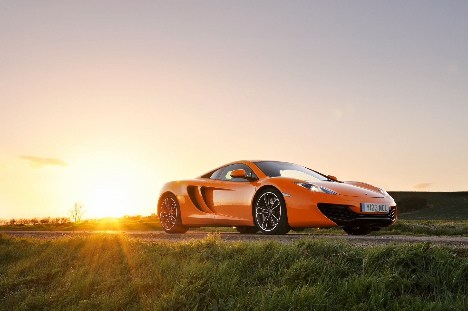 mclaren mp4-12c orange front sun reflections