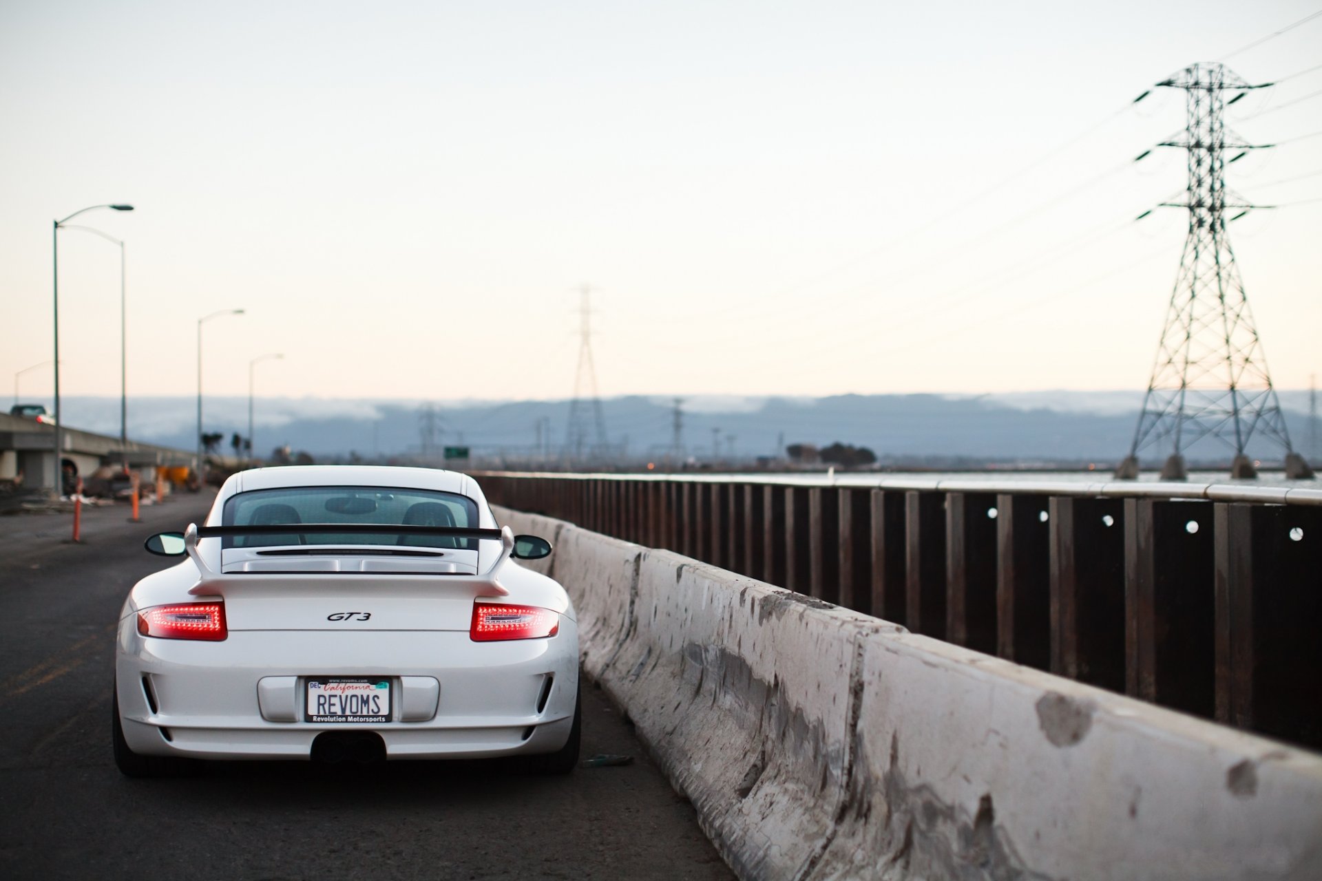 porsche gt3 white road sky back of led lights light bump