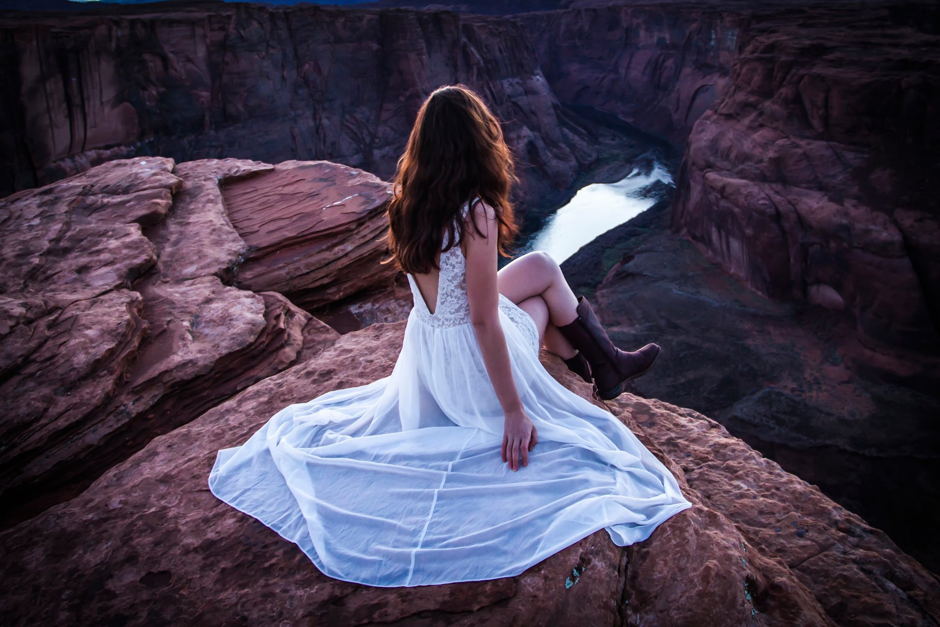 river throne girl valley river height views