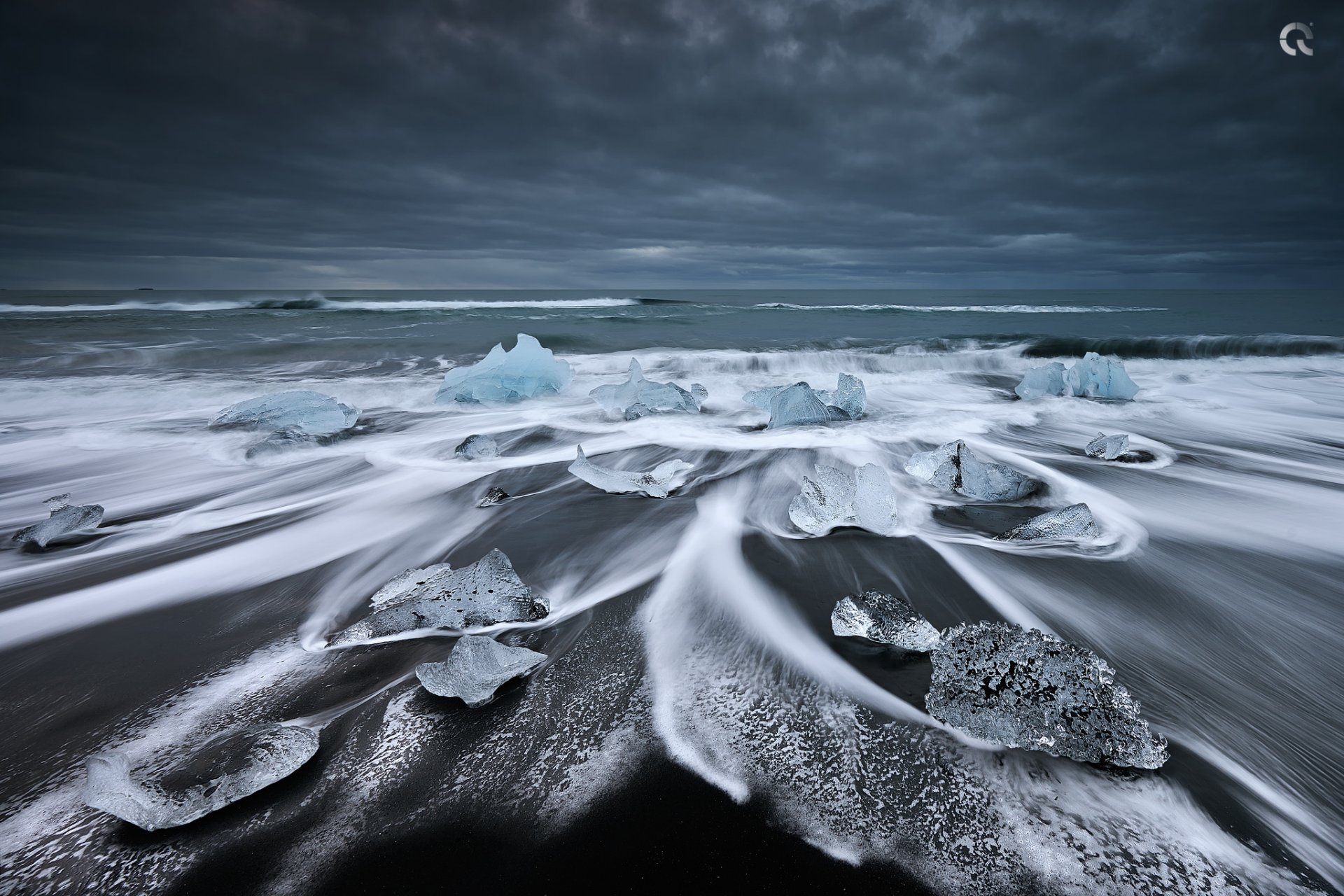 iceland glacial lagoon ёkyulsaurloun ocean beach lake