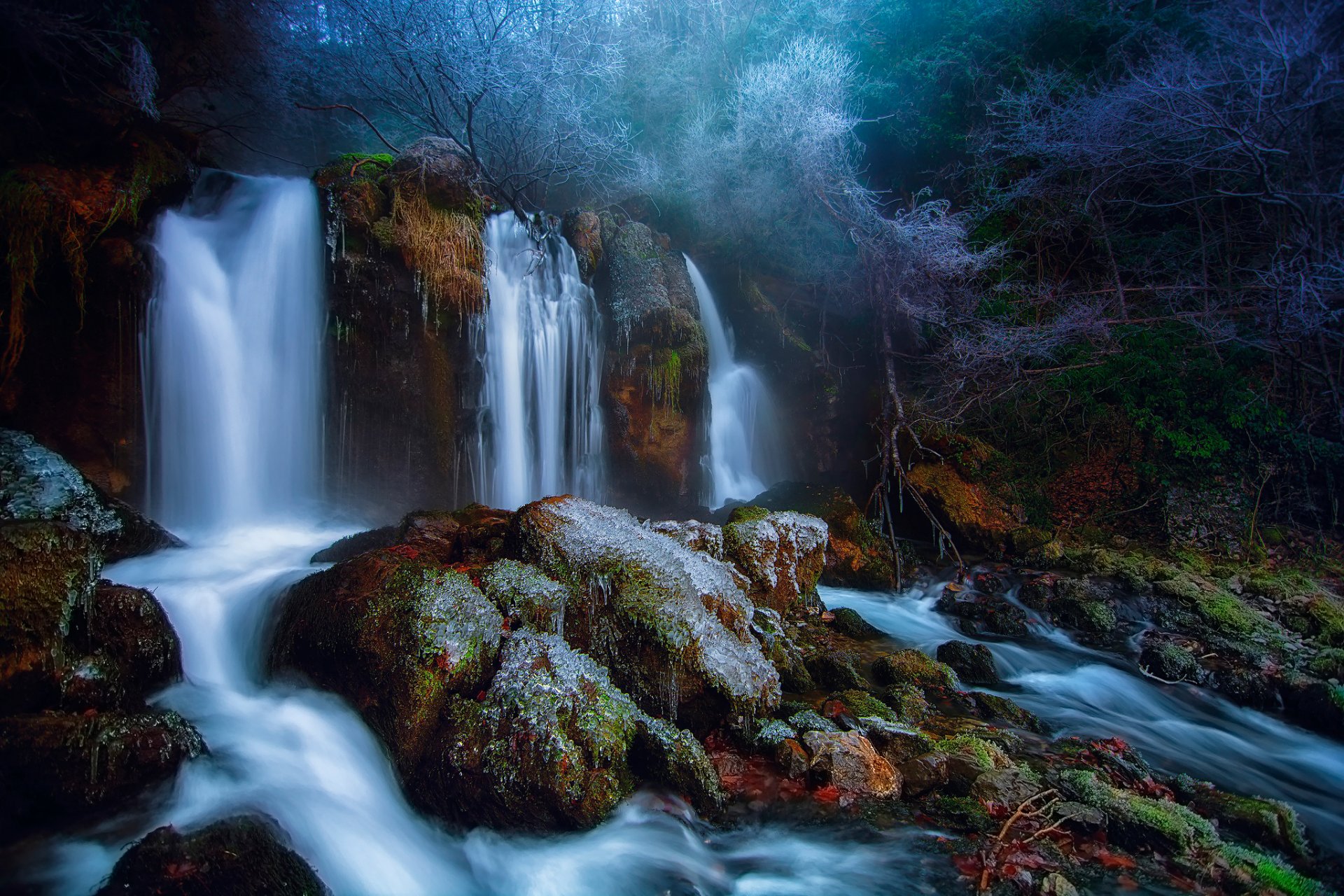 spain berg catalonia winter river feed next snow tree frost