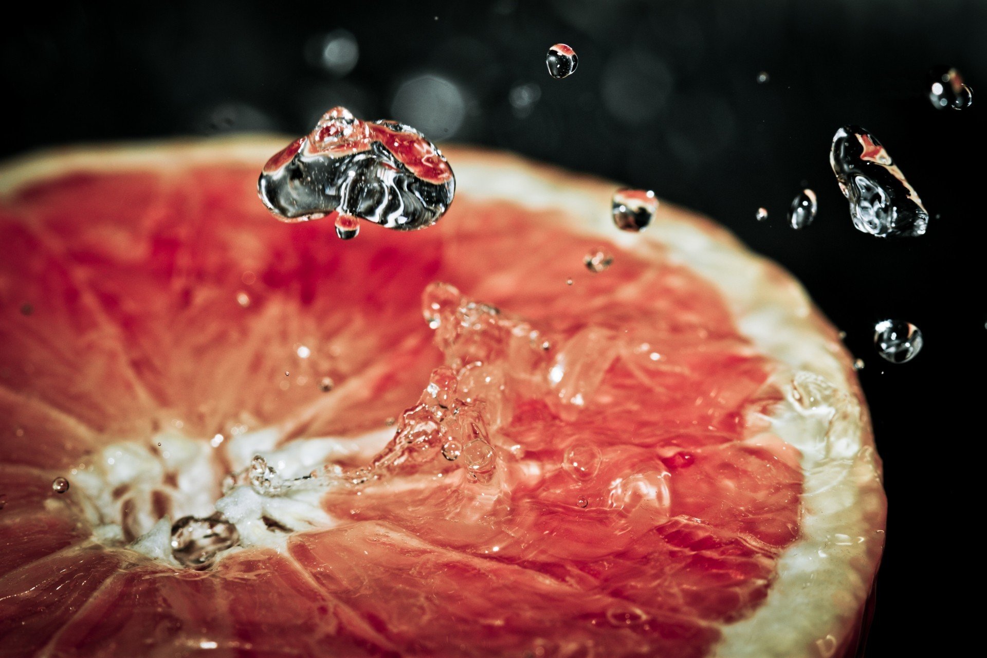 close up drops spray water grapefruit citrus