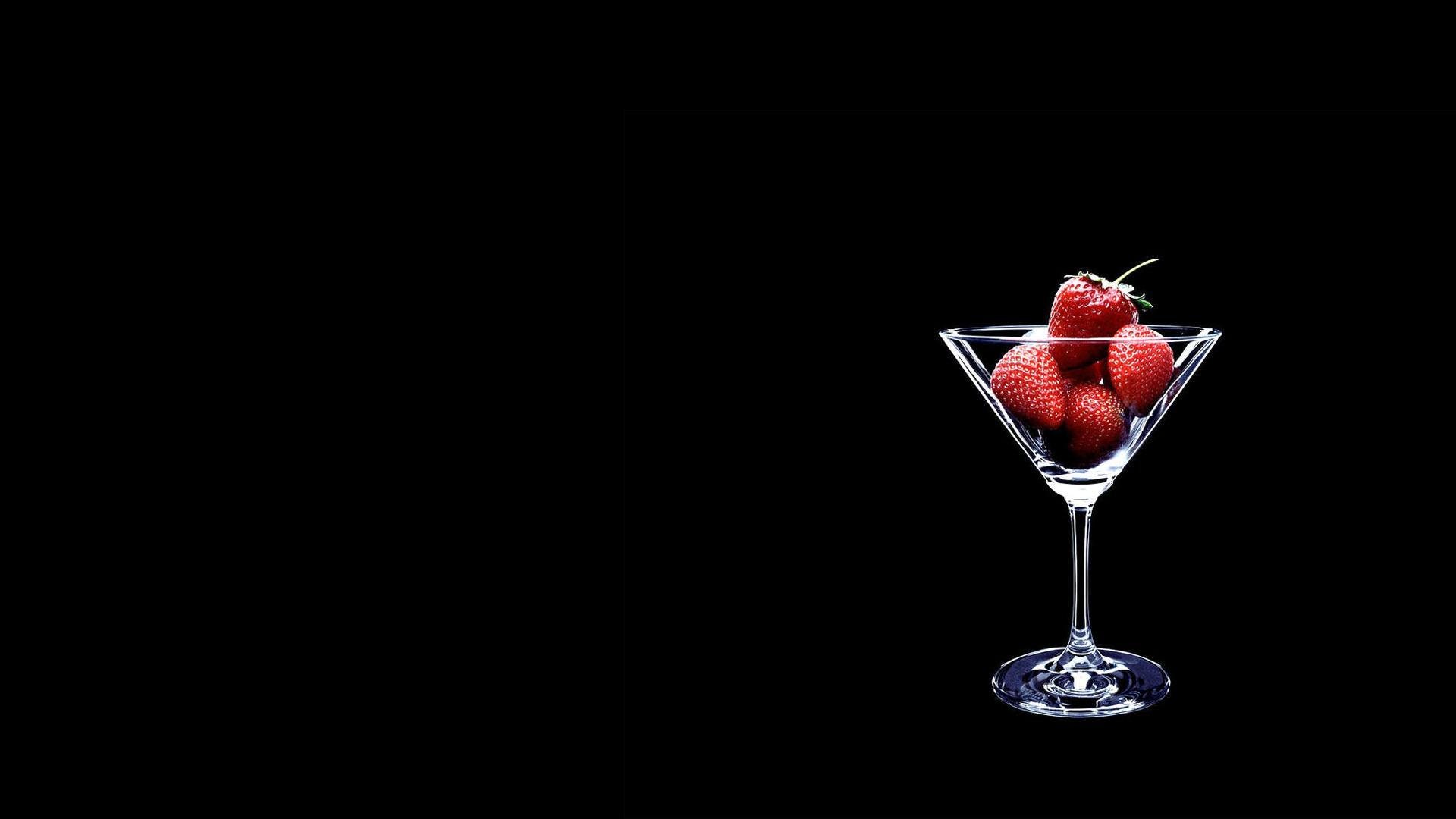 glass strawberry yangoda victoria mood minimalism