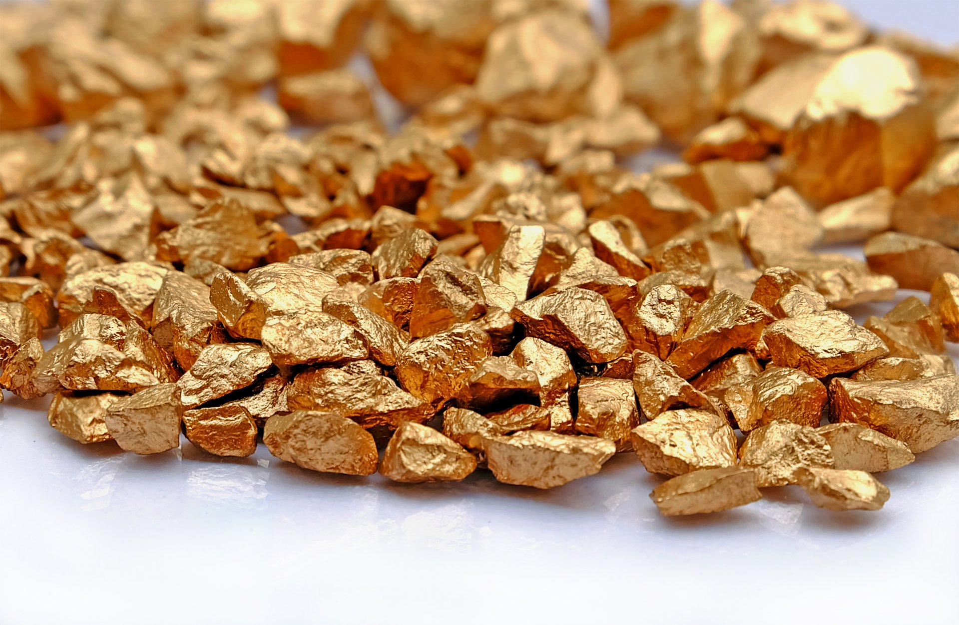 gold metal mineral table white