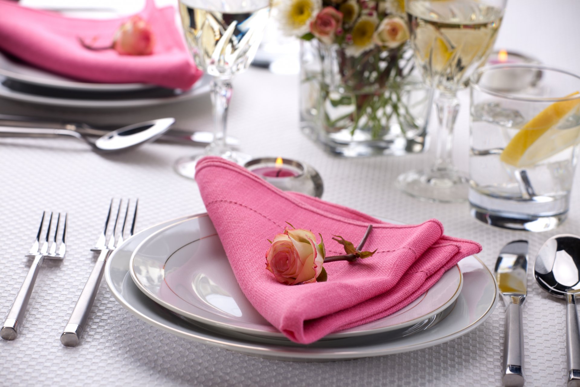serving table rose flower napkin dish cutlery knives plug candle glasses