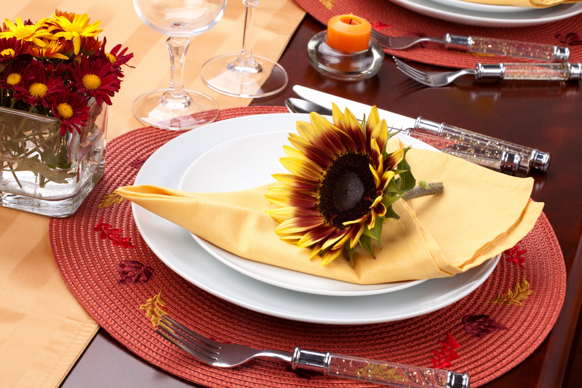sunflower flower napkin dish cutlery knives plug candles mat serving glasses