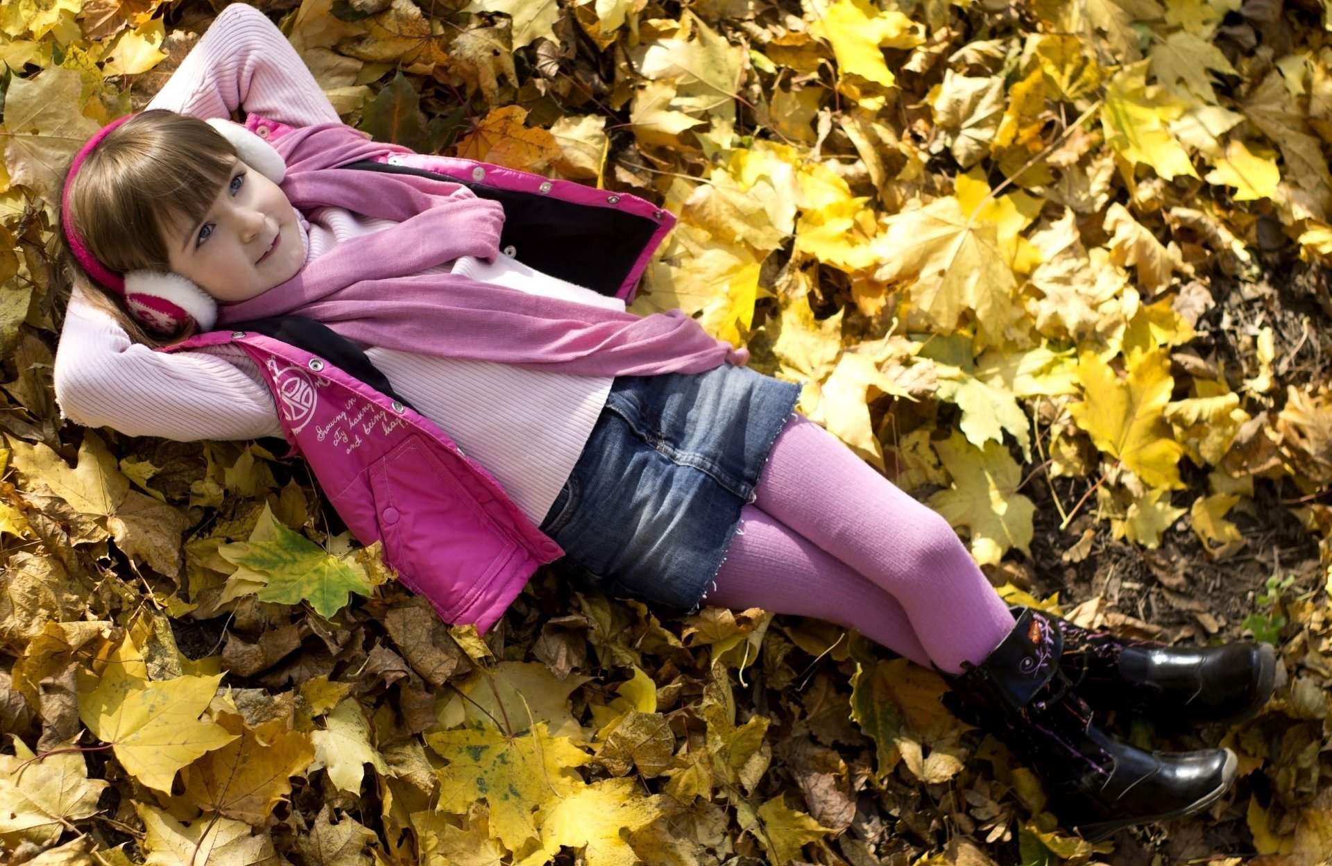 child babe girl sports nature autumn leaves headphones tights scarf pink