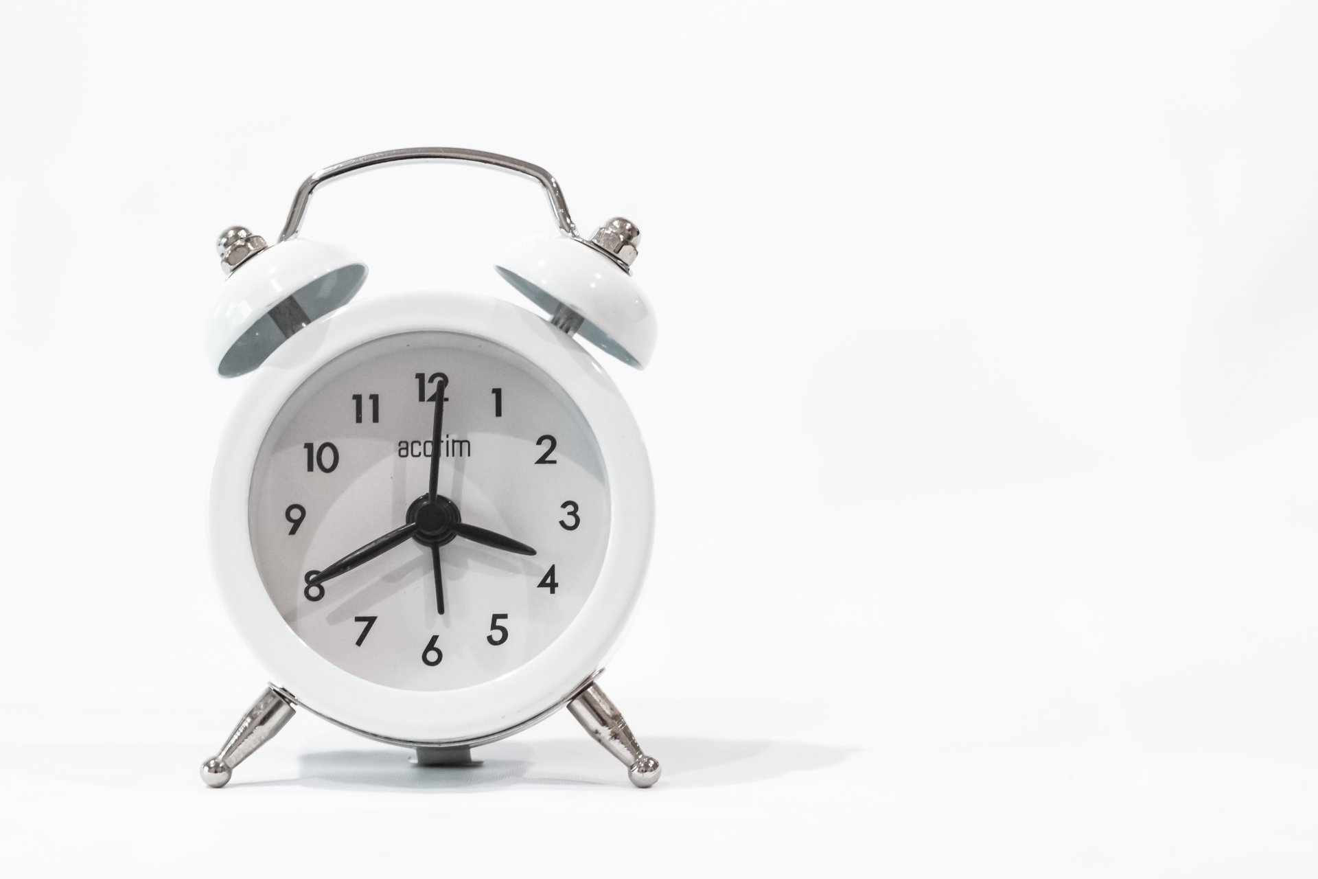 service watches face of the arrow numbers background white