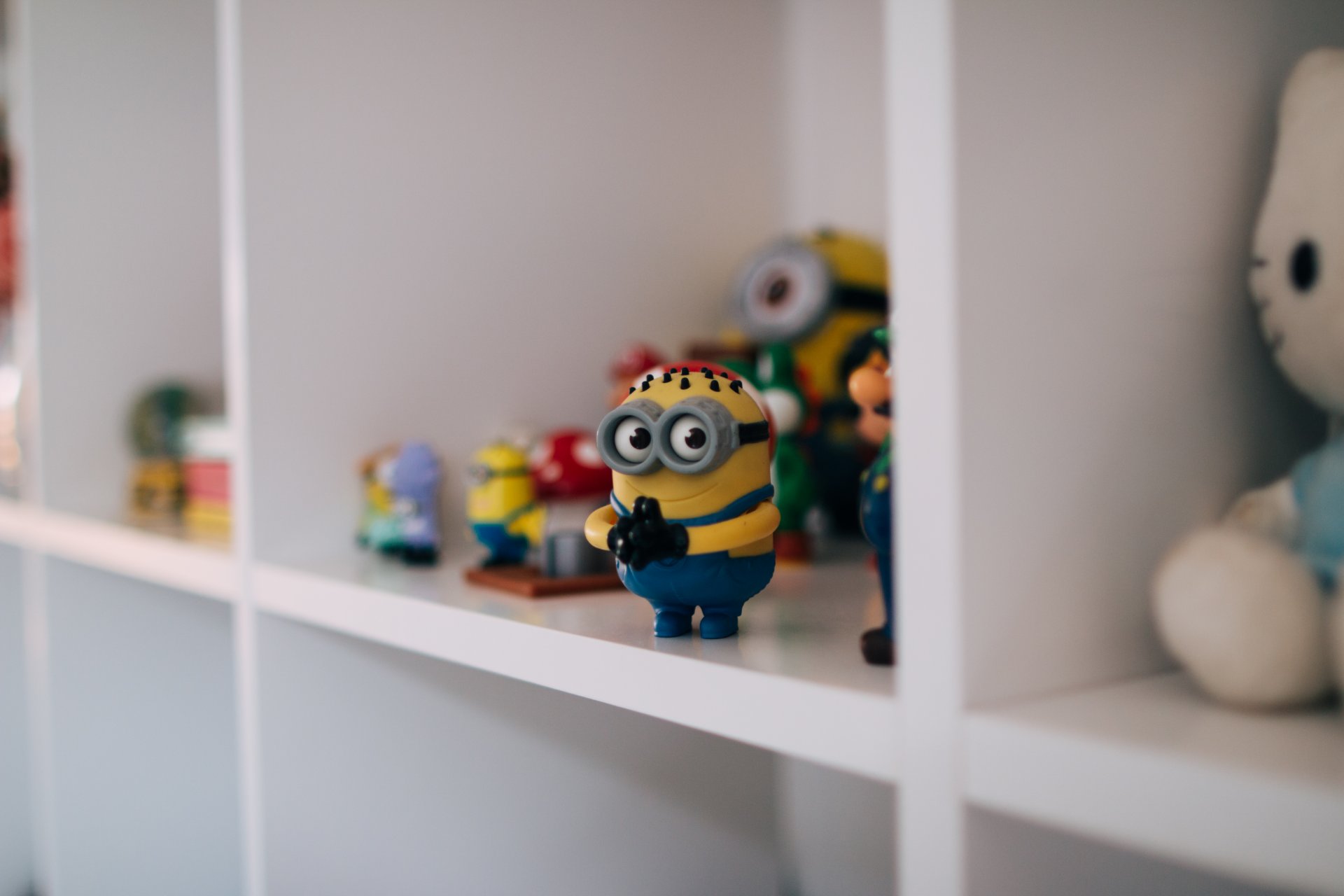 shelf ep yellow sunglasses eyes toys