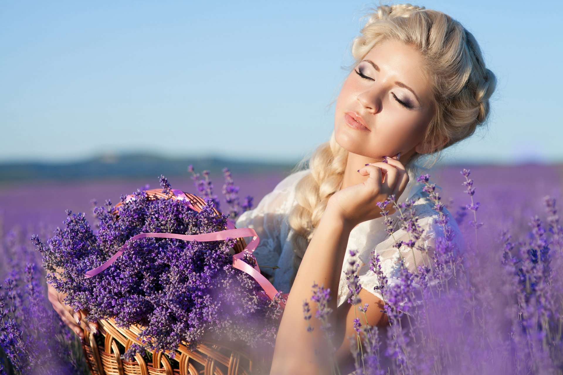 nature lavender field girl blonde hair style make-up shopping lavender
