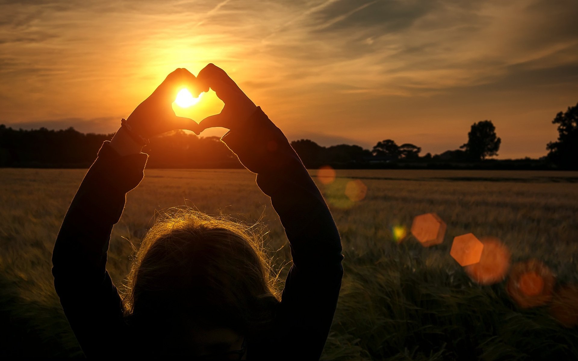 mood girl hands heart the field sunset sun rays bokeh tree ears spikes trees love background wallpaper widescreen full screen hd wallpapers fullscreen