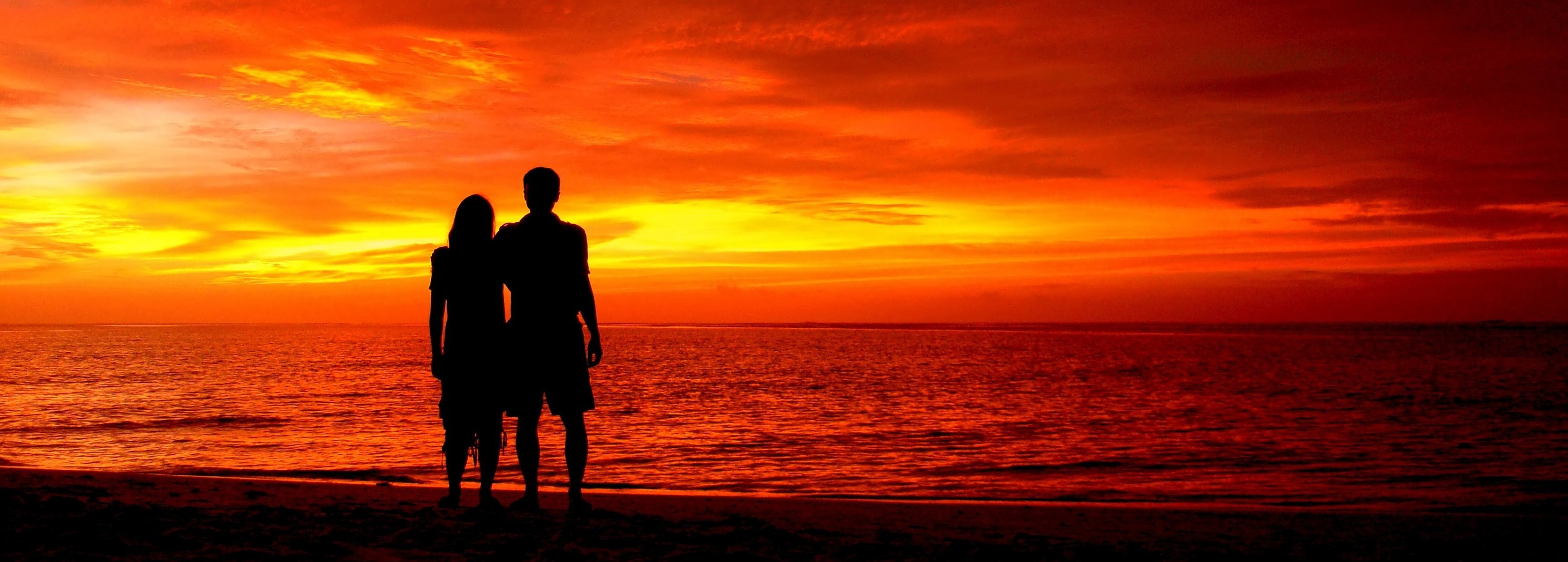 romantic silhouette loving couple beautiful red sky sunset maldives indian ocean nature landscape love couple beautiful red sunset sky the maldives