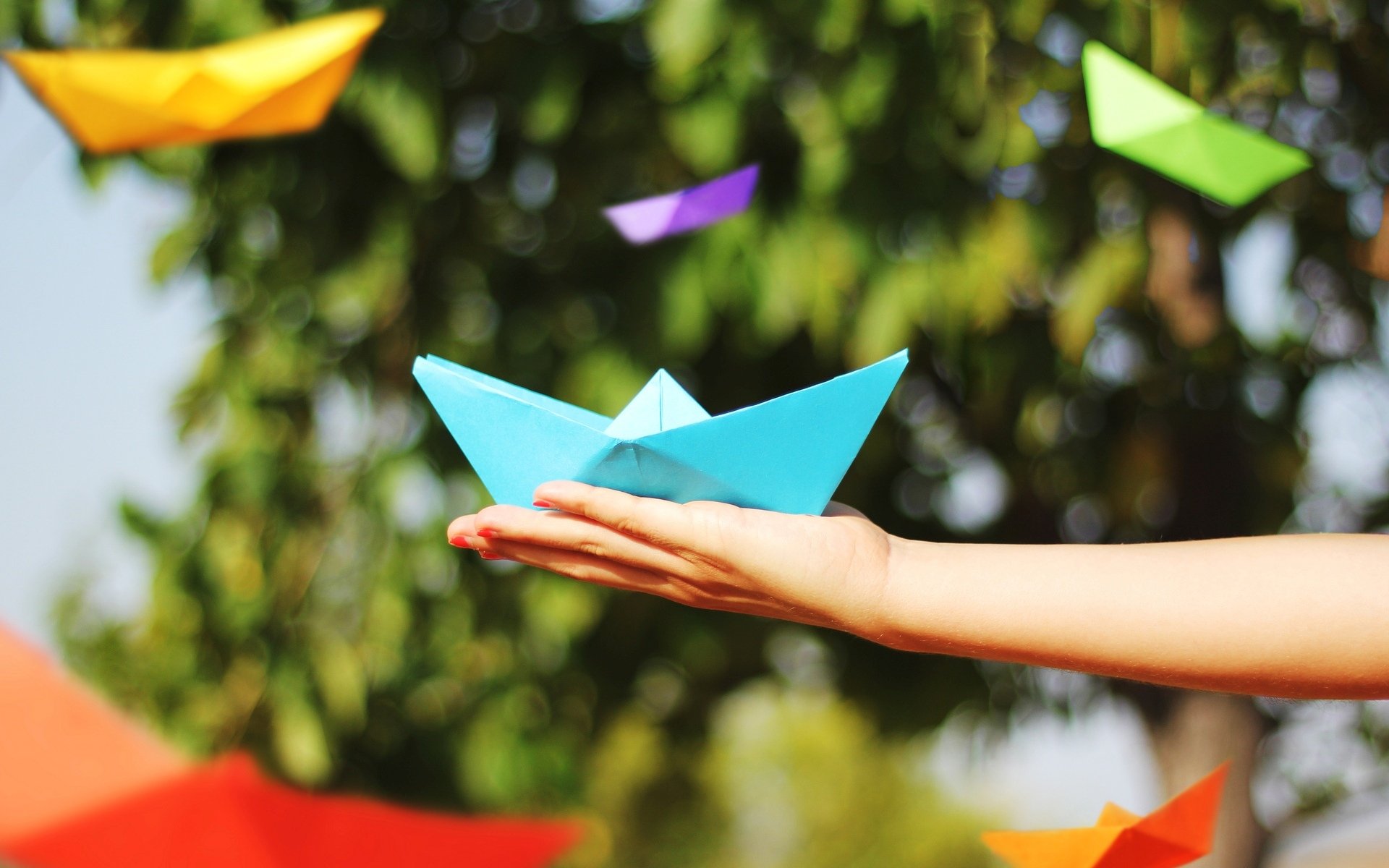 mood man girl hand boat ships origami paper color bright blur bokeh background wallpaper widescreen full screen hd wallpapers fullscreen
