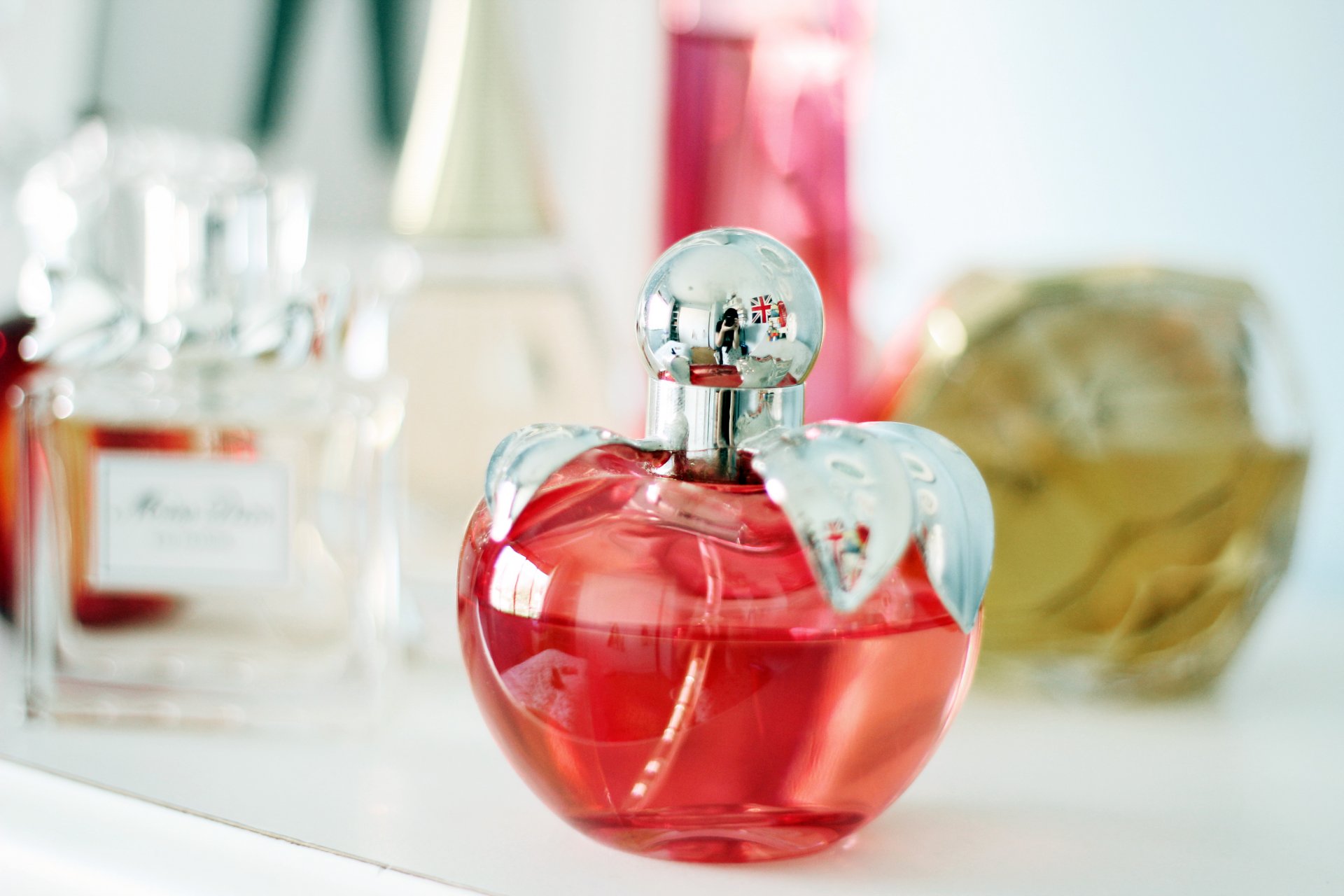 mood perfume. perfume perfumes reflection shelf background wallpaper widescreen full screen hd wallpapers
