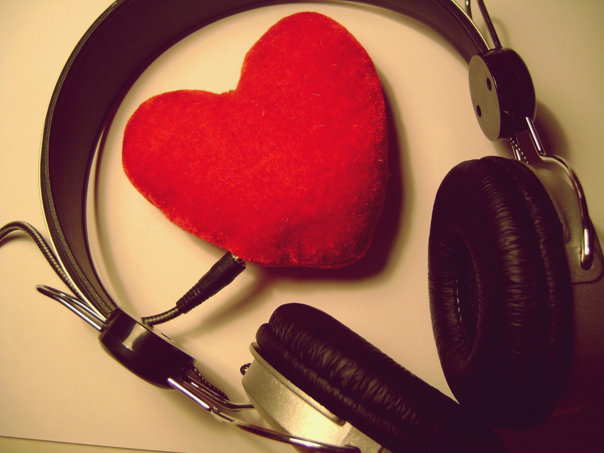 valentine's day 14 february love recognition feeling heart music headphones