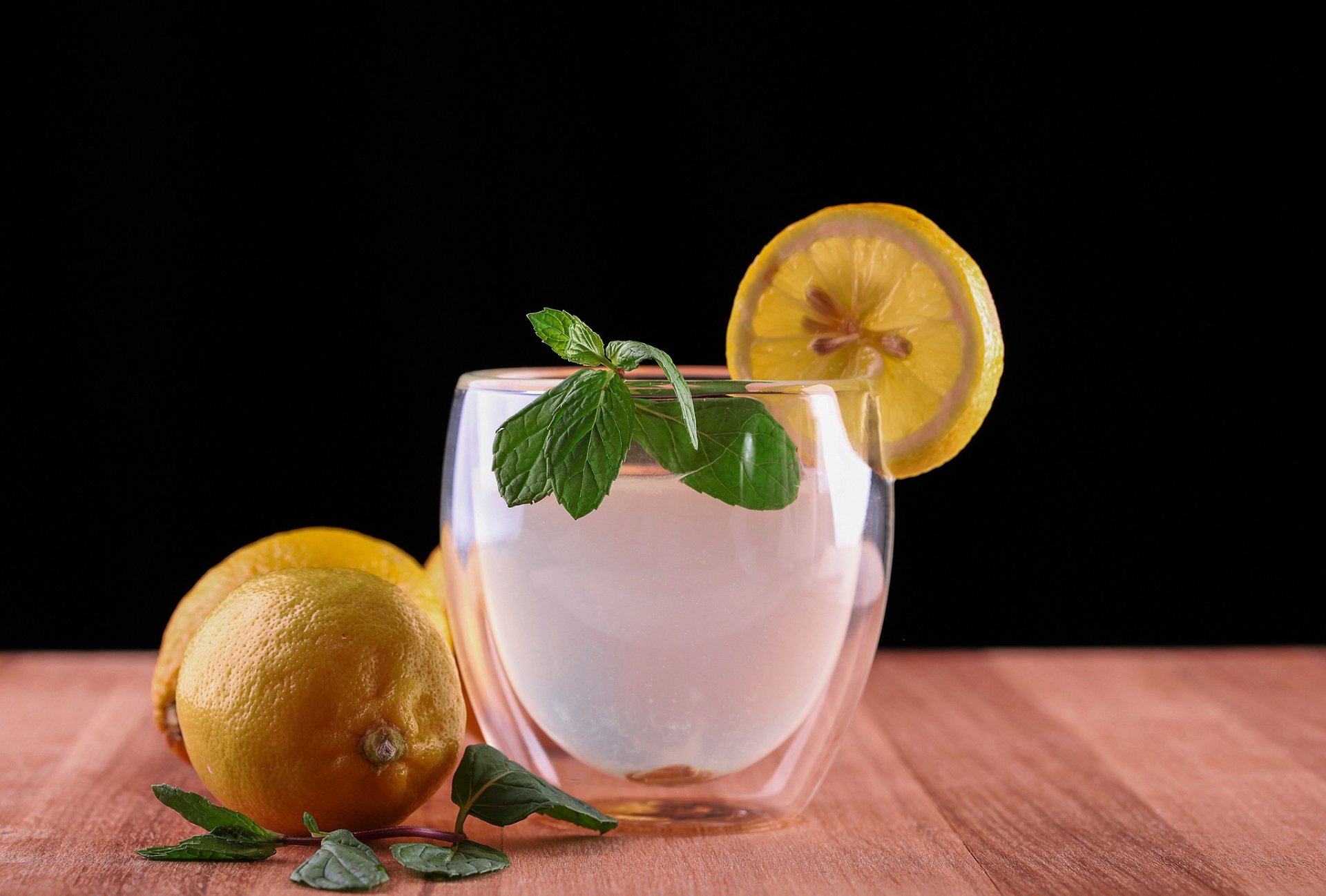 lemon with mint cocktail freshness