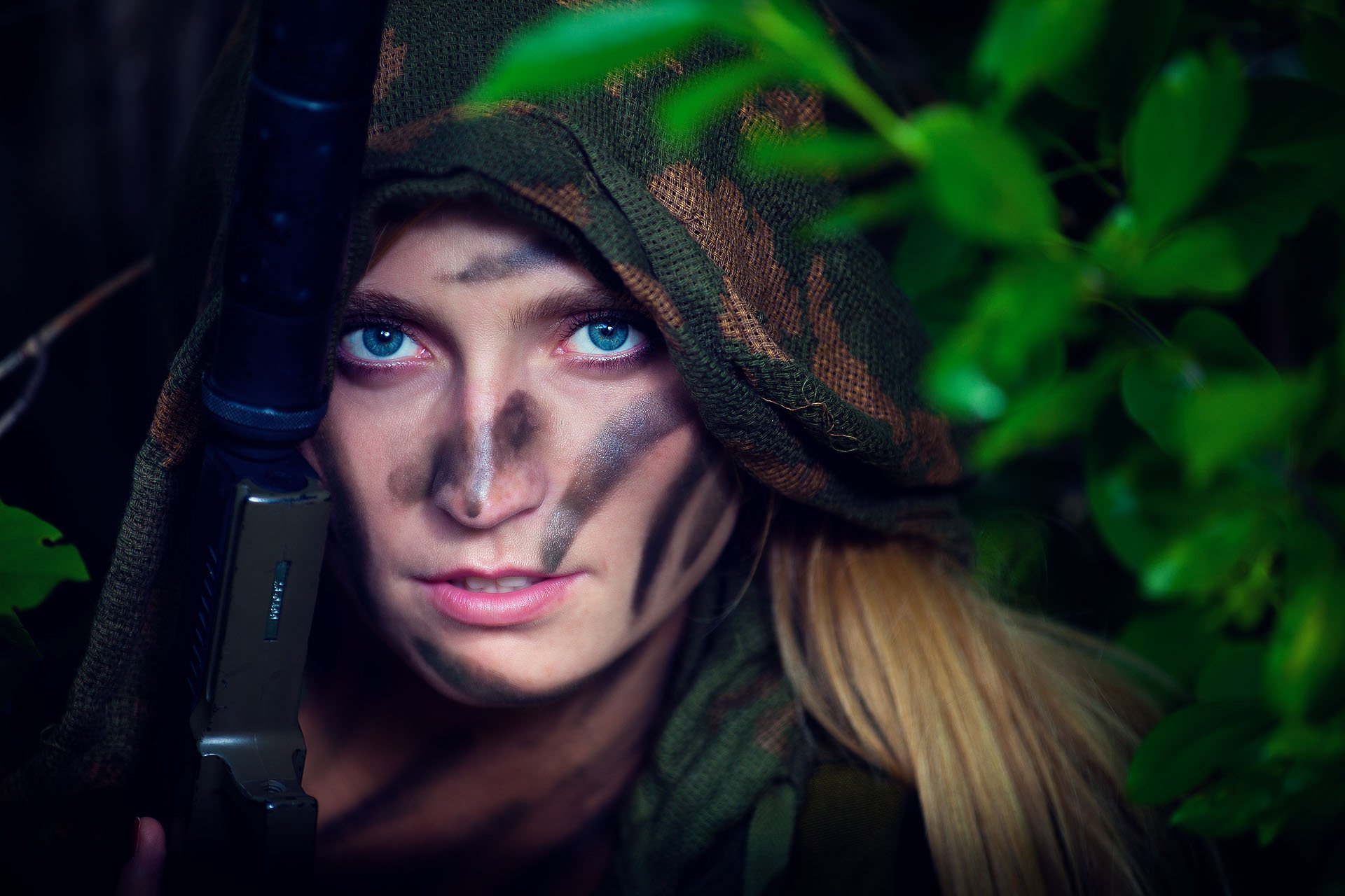style military scout girl battle paint camouflage suit hood flowers khaki weapon silencer ambush.