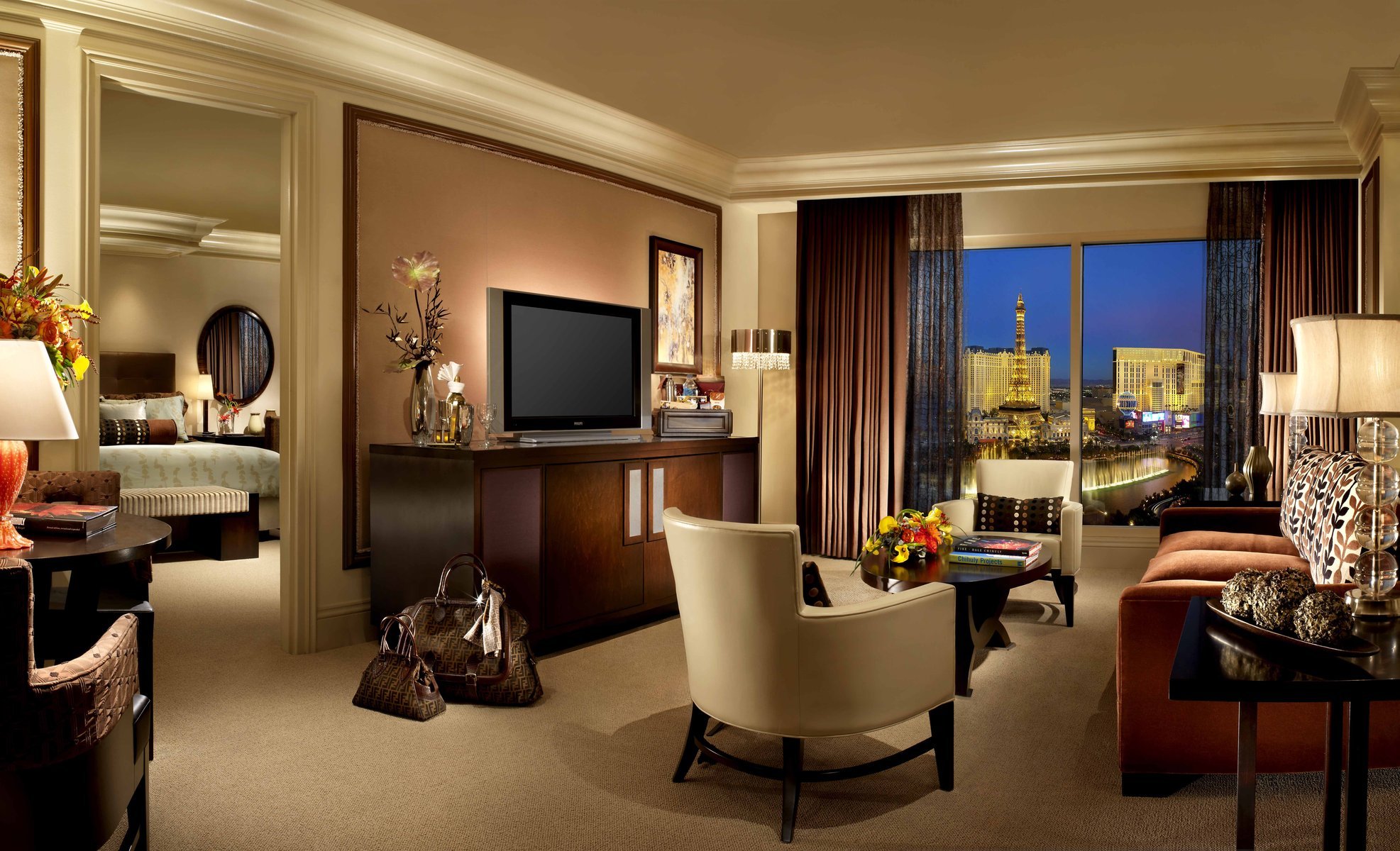 interior design hotel bellagio suite las vegas room hotel bedroom bed tv sofa armchairs table curtains window hotels eyfeleva tower fountain .