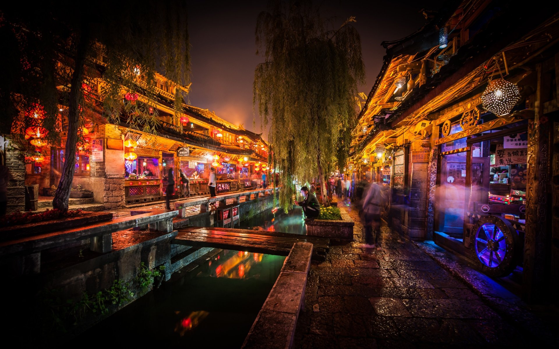 china night shot lijiang dark market canal