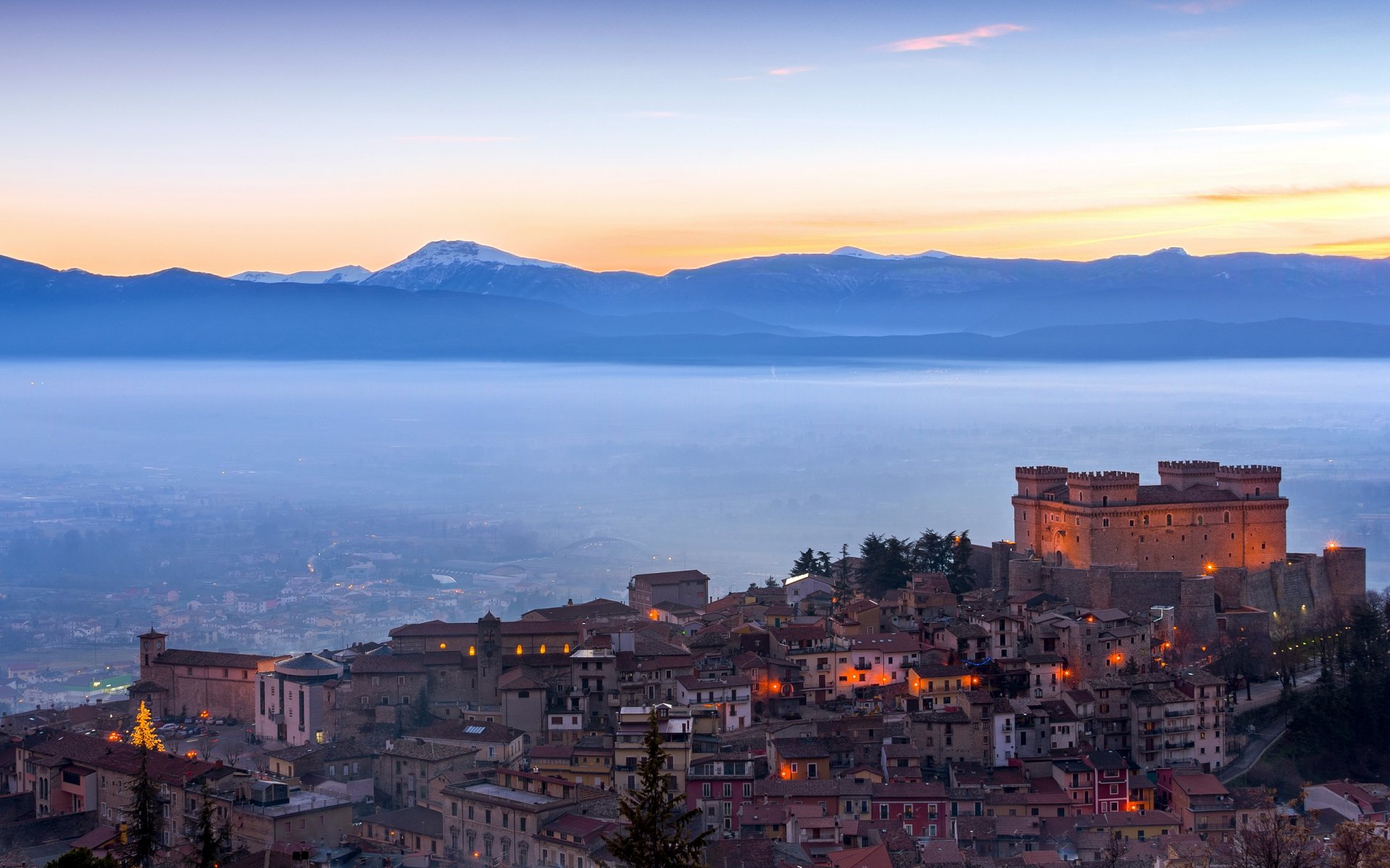 castello di celano fog italy