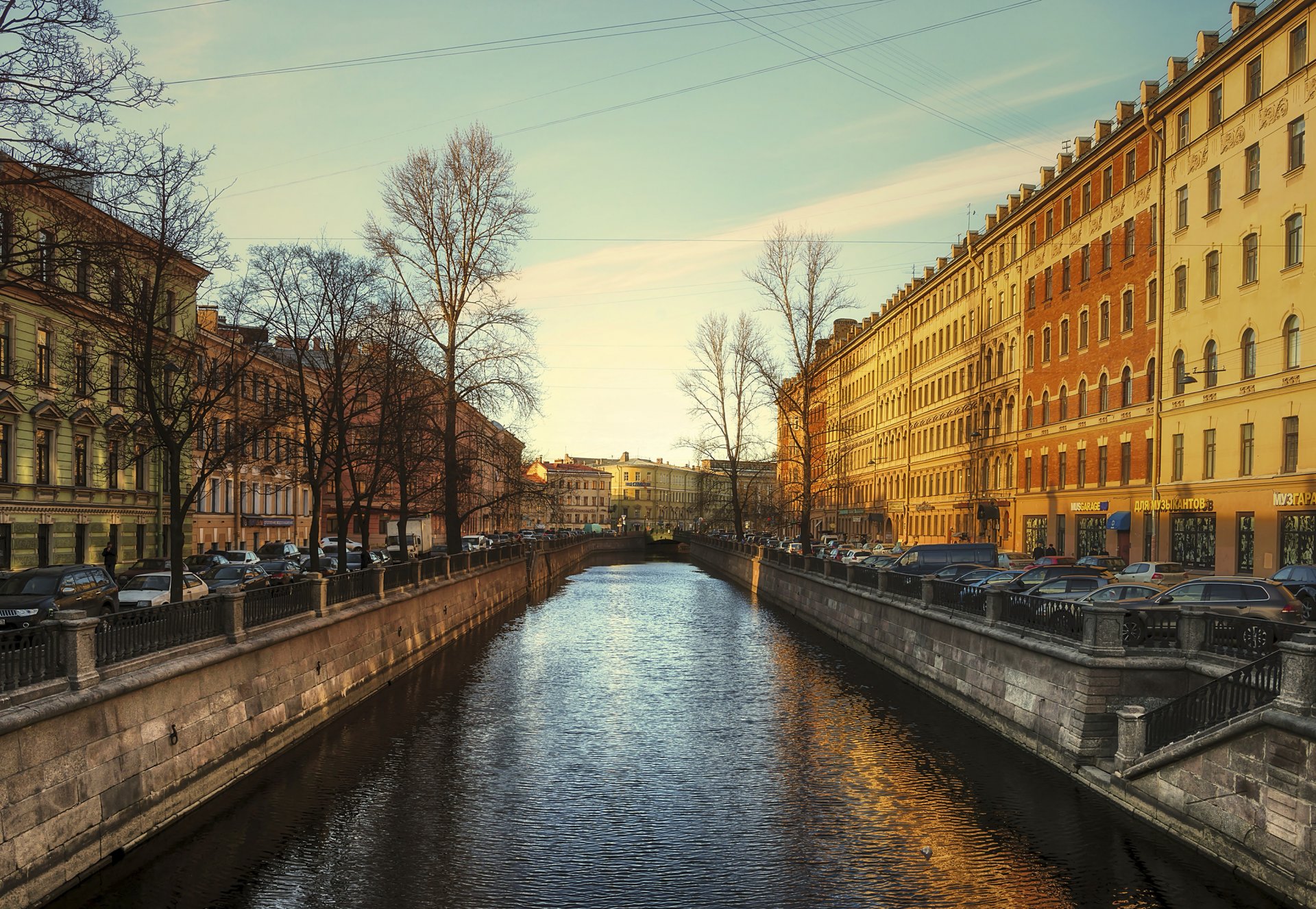 st. petersburg peter russia leningrad spb griboyedov canal river house buildings