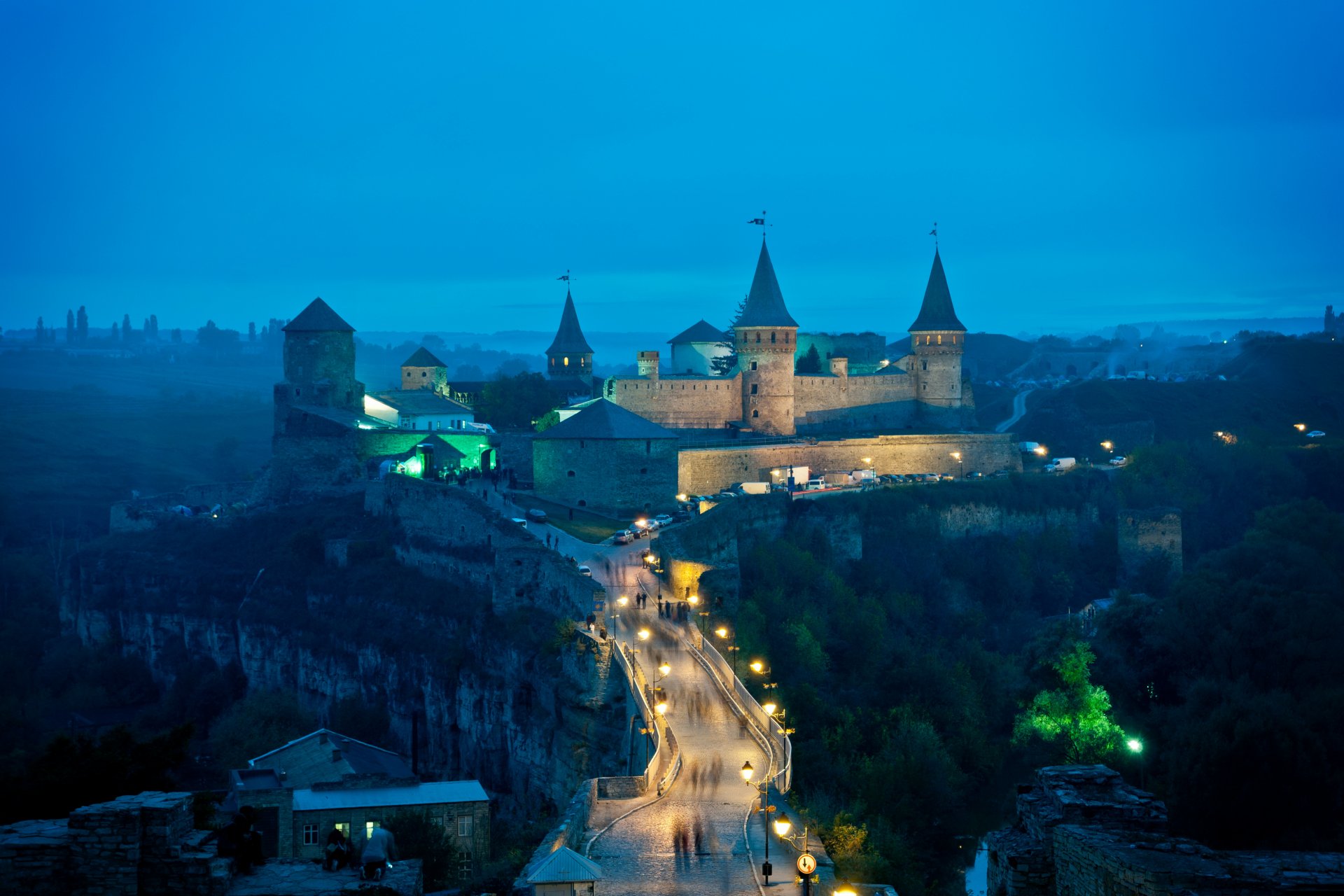 ukraine kamenetz-podolsk castle bridge tower lamps night