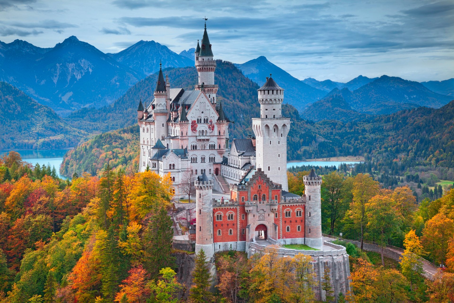 southern germany south-west of bavaria neuschwanstein castle autumn mountain