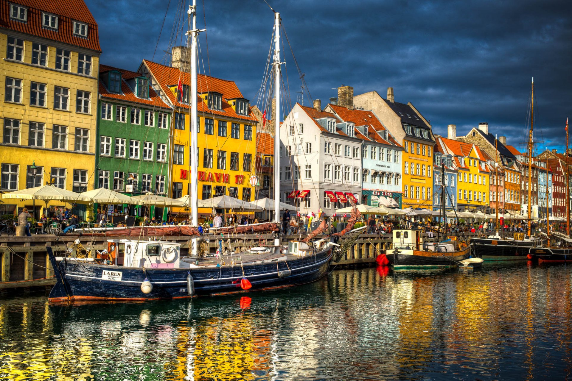 nyhavn new harbour copenhagen denmark new harbor channel embankment court of justice buildings